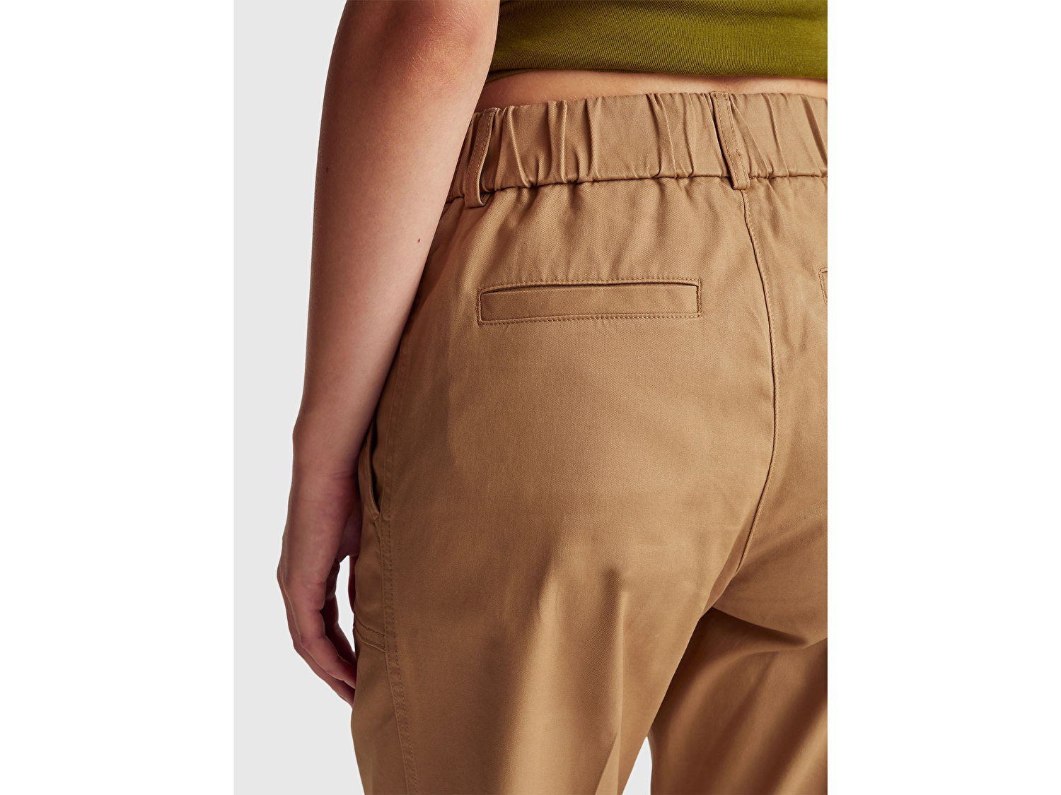 Benetton Kadın Taba Pamuk Karışımlı Önü Dikiş Detaylı Paçası Kıvrık Pantolon