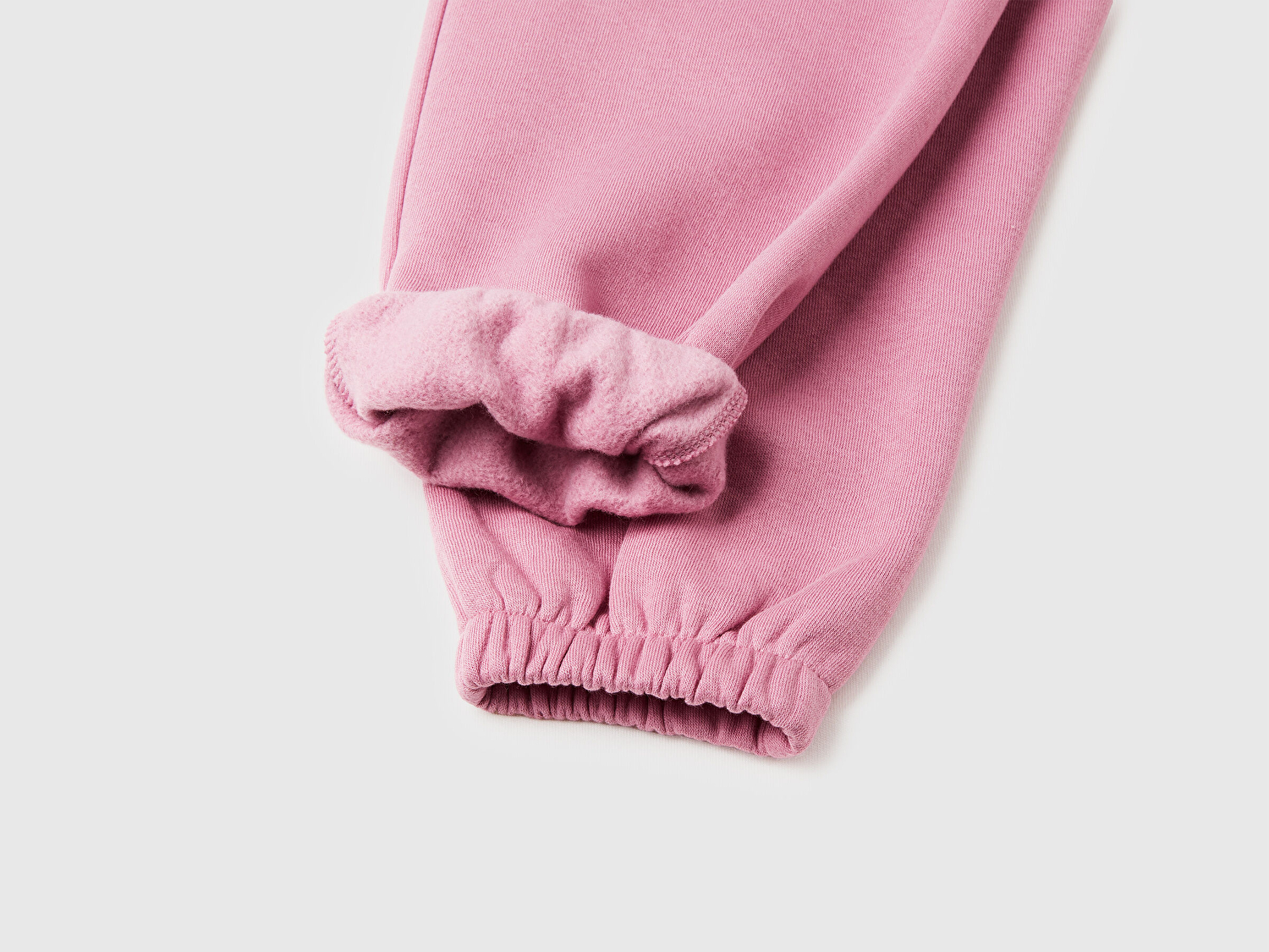 Benetton Kız Bebek Gül Kurusu Arkası Logo Detaylı Beli Paçası Lastikli Büzgü İpli Eşofman Altı