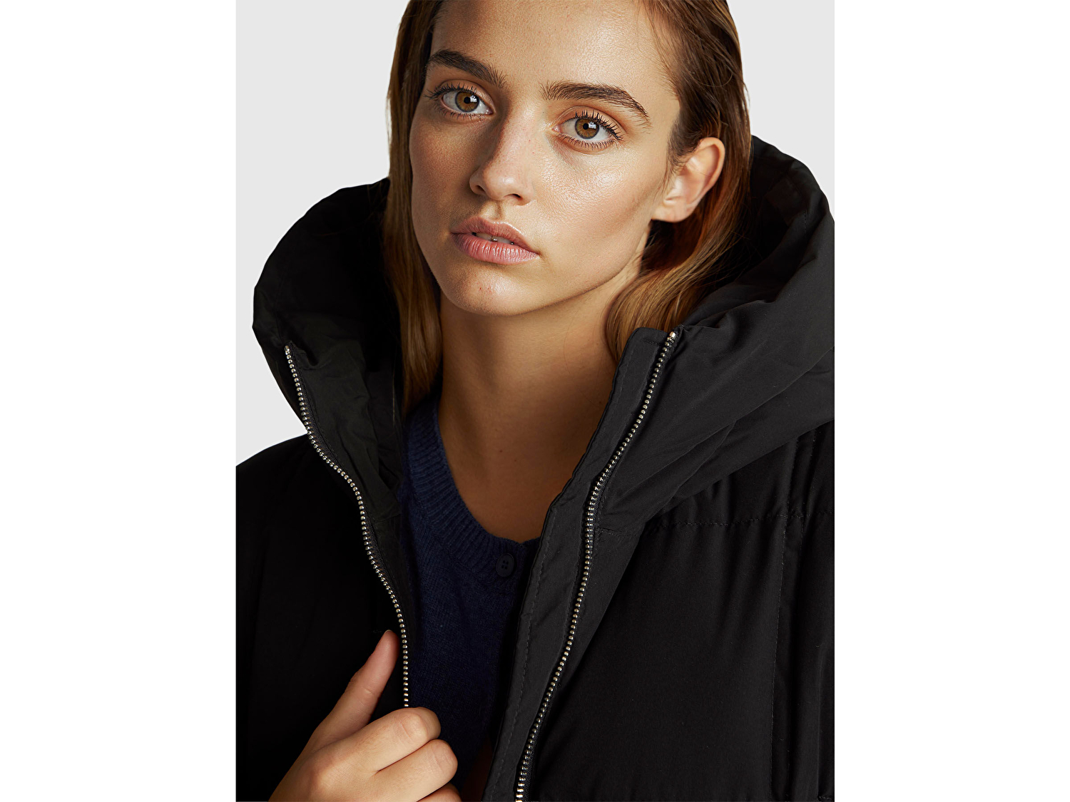 Benetton Kadın Siyah Kuş Tüyü Kapüşonlu Fermuarlı Kolu Lastikli Şişme Mont