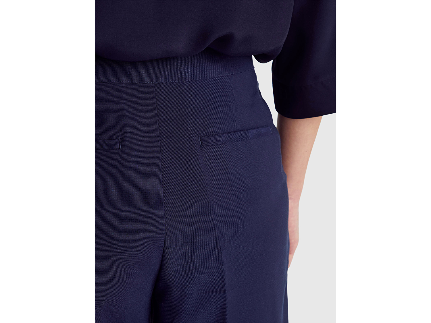Benetton Kadın Lacivert Viskoz Karışımlı Arka Cep Detaylı Geniş Paça Pantolon