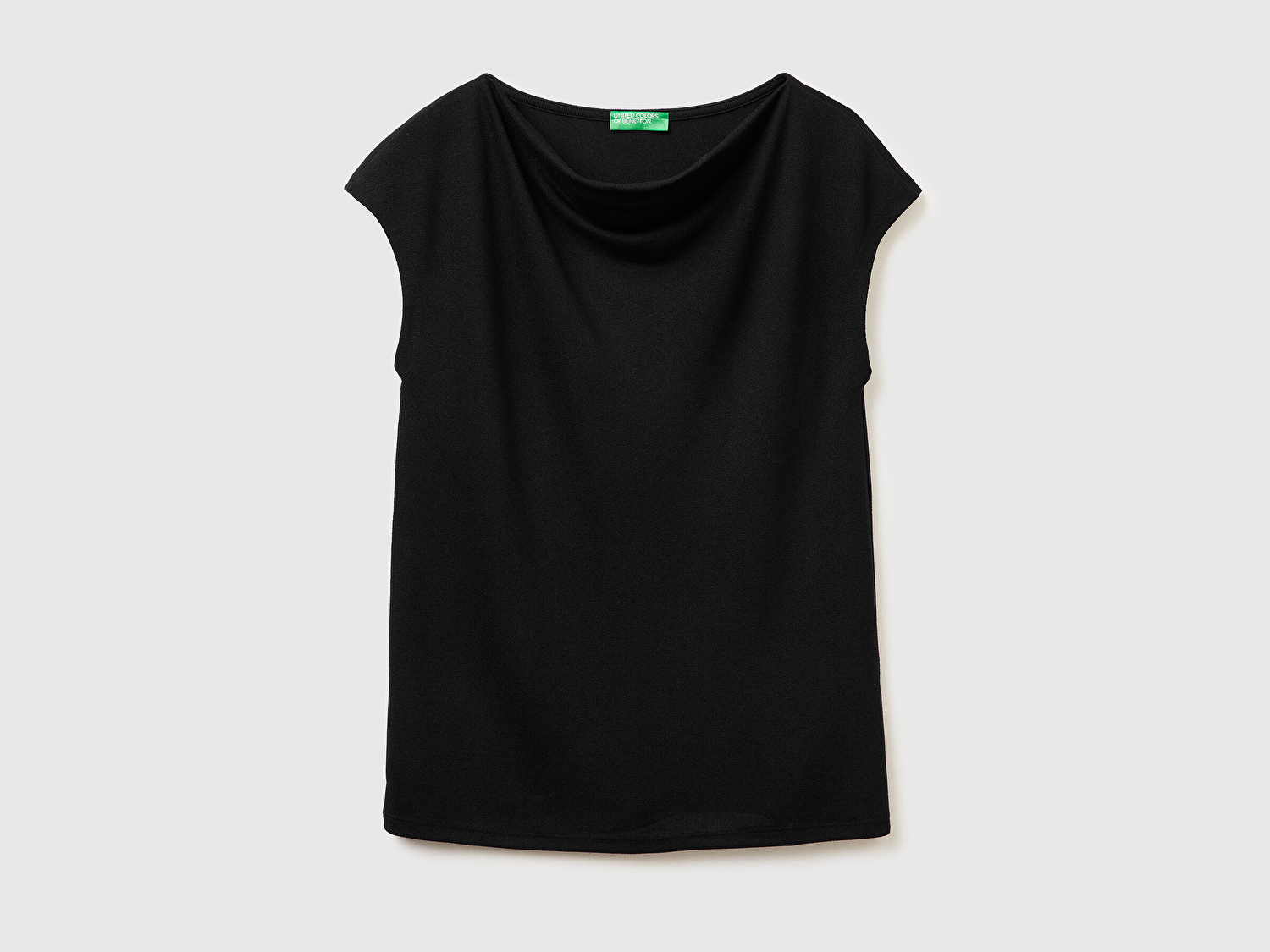 Benetton Kadın Siyah Viskoz Karışımlı Kayık Yaka Kolsuz Üst