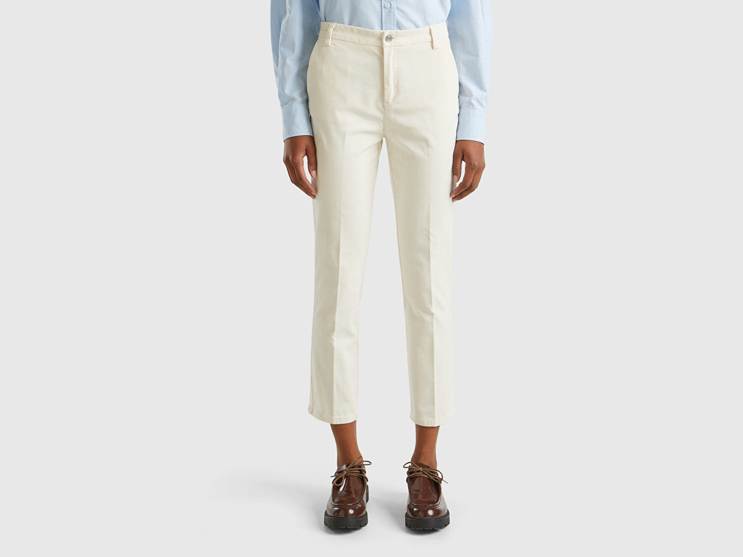 Benetton Kadın Krem Pamuk ve Modal Karışımlı Önü Cepli Kadife Chino Pantolon