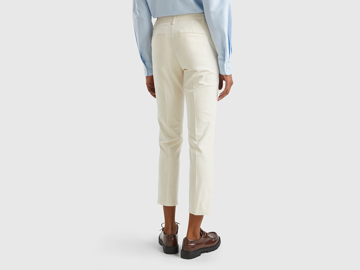 Benetton Kadın Krem Pamuk ve Modal Karışımlı Önü Cepli Kadife Chino Pantolon