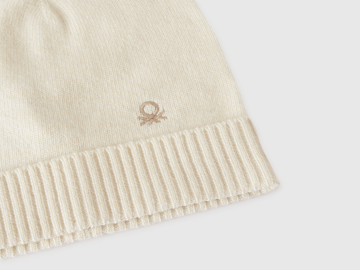 Benetton Kadın Krem Yün ve Kaşmir Karışımlı Önü Logo Detaylı Ribana Detaylı Bere