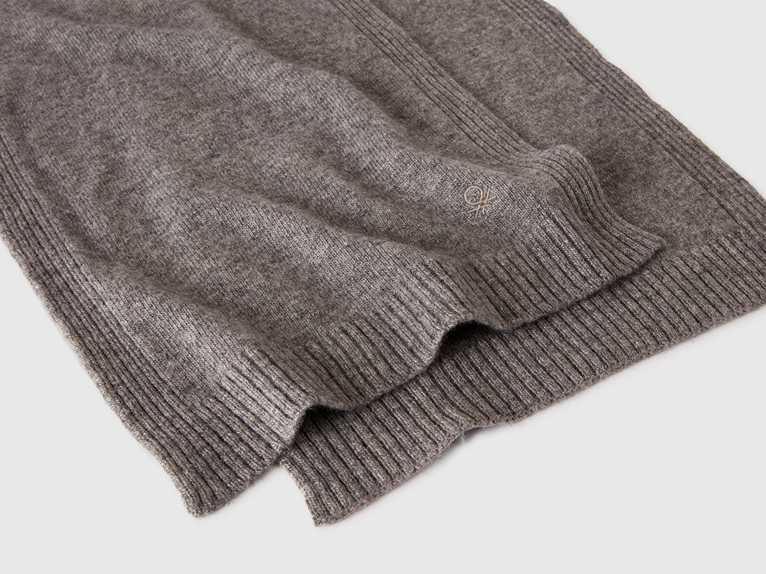 Benetton Kadın Antrasit Melanj Yün ve Kaşmir Karışımlı Logo Detaylı Ribanalı Atkı