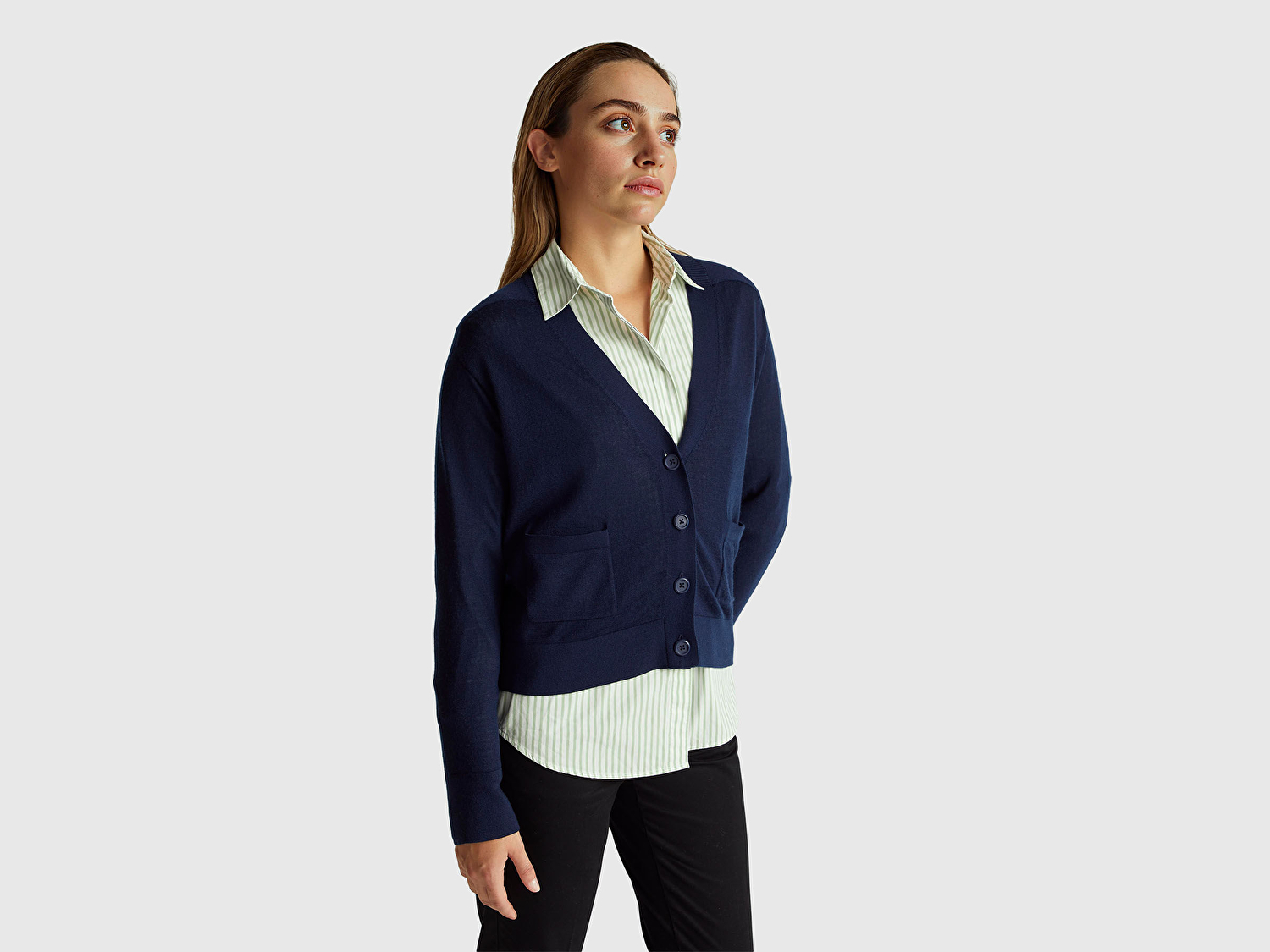 Benetton Kadın Lacivert %100 Yün Önü Cep Detaylı Düğmeli V Yaka Hırka