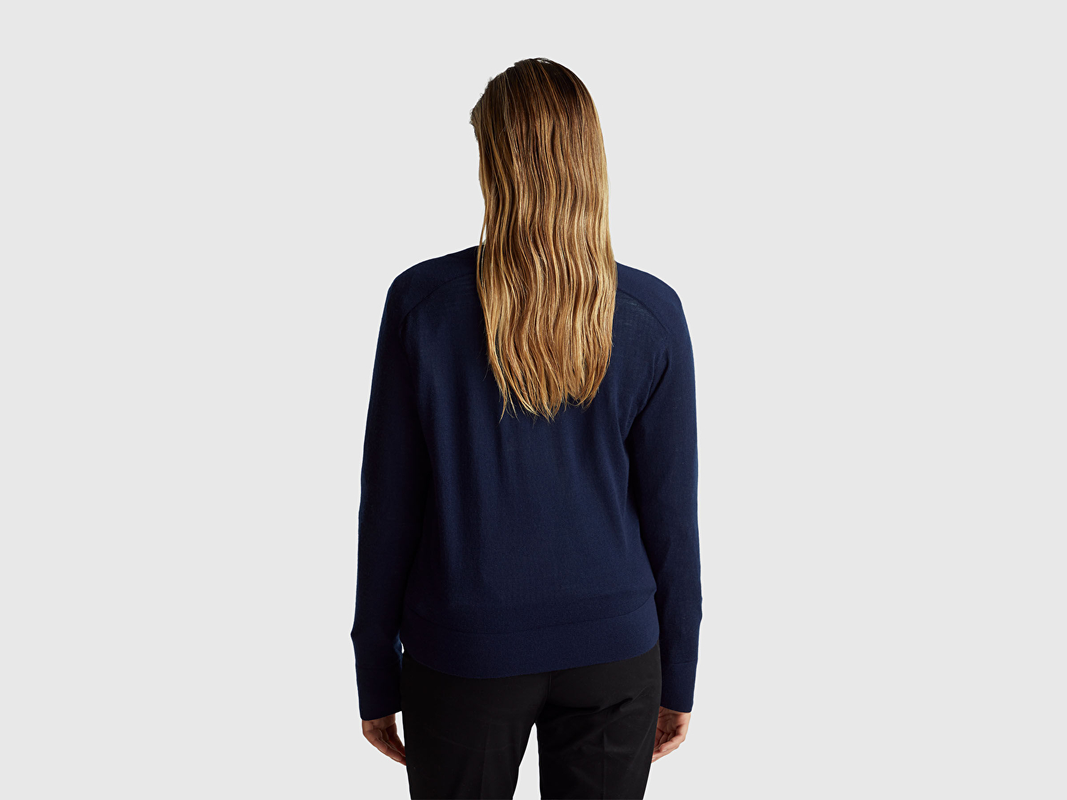 Benetton Kadın Lacivert %100 Yün Önü Cep Detaylı Düğmeli V Yaka Hırka