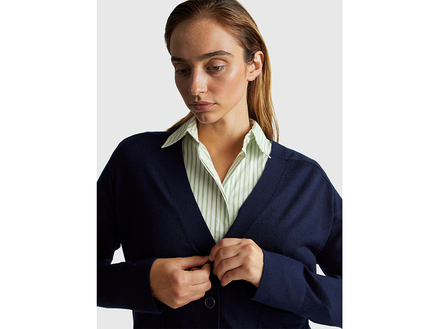 Benetton Kadın Lacivert %100 Yün Önü Cep Detaylı Düğmeli V Yaka Hırka