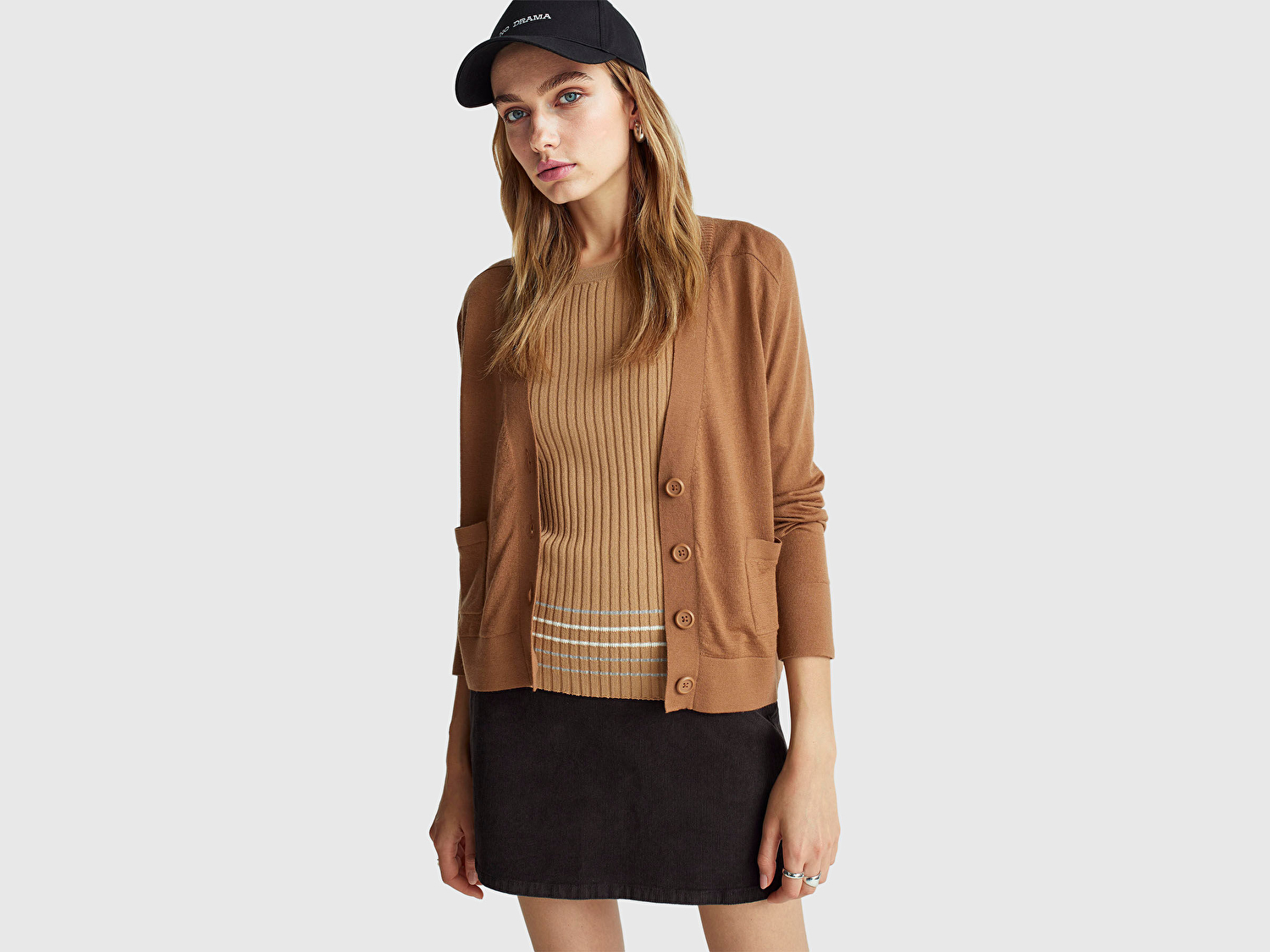 Benetton Kadın Taba  %100 Yün Önü Cep Detaylı Düğmeli V Yaka Hırka