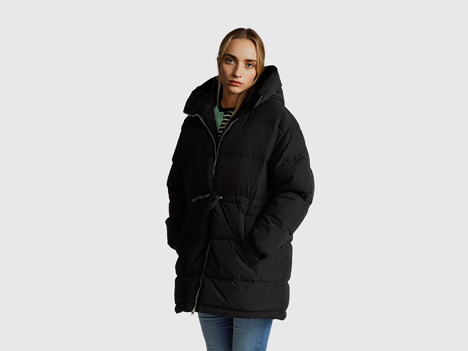 Benetton Kadın Siyah Kuş Tüyü Beli Bağcıklı Kapüşonlu Uzun Şişme Mont