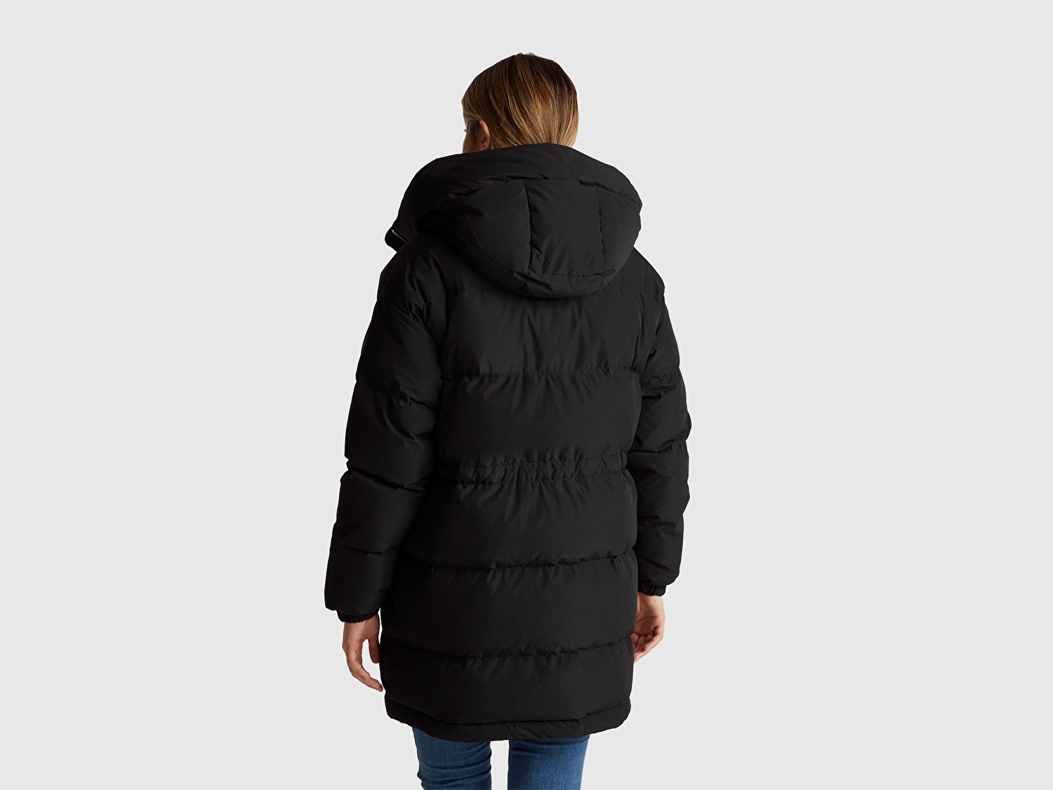 Benetton Kadın Siyah Kuş Tüyü Beli Bağcıklı Kapüşonlu Uzun Şişme Mont