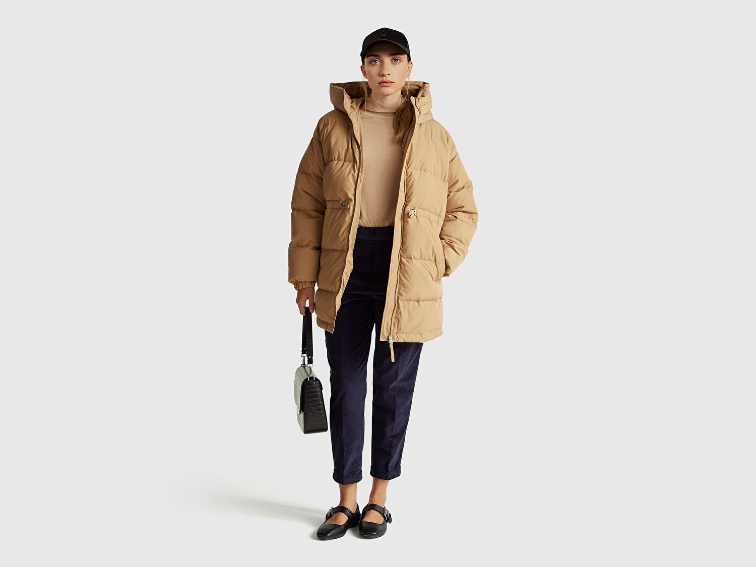 Benetton Kadın Açık Kahverengi Kuş Tüyü Beli Bağcıklı Kapüşonlu Uzun Şişme Mont