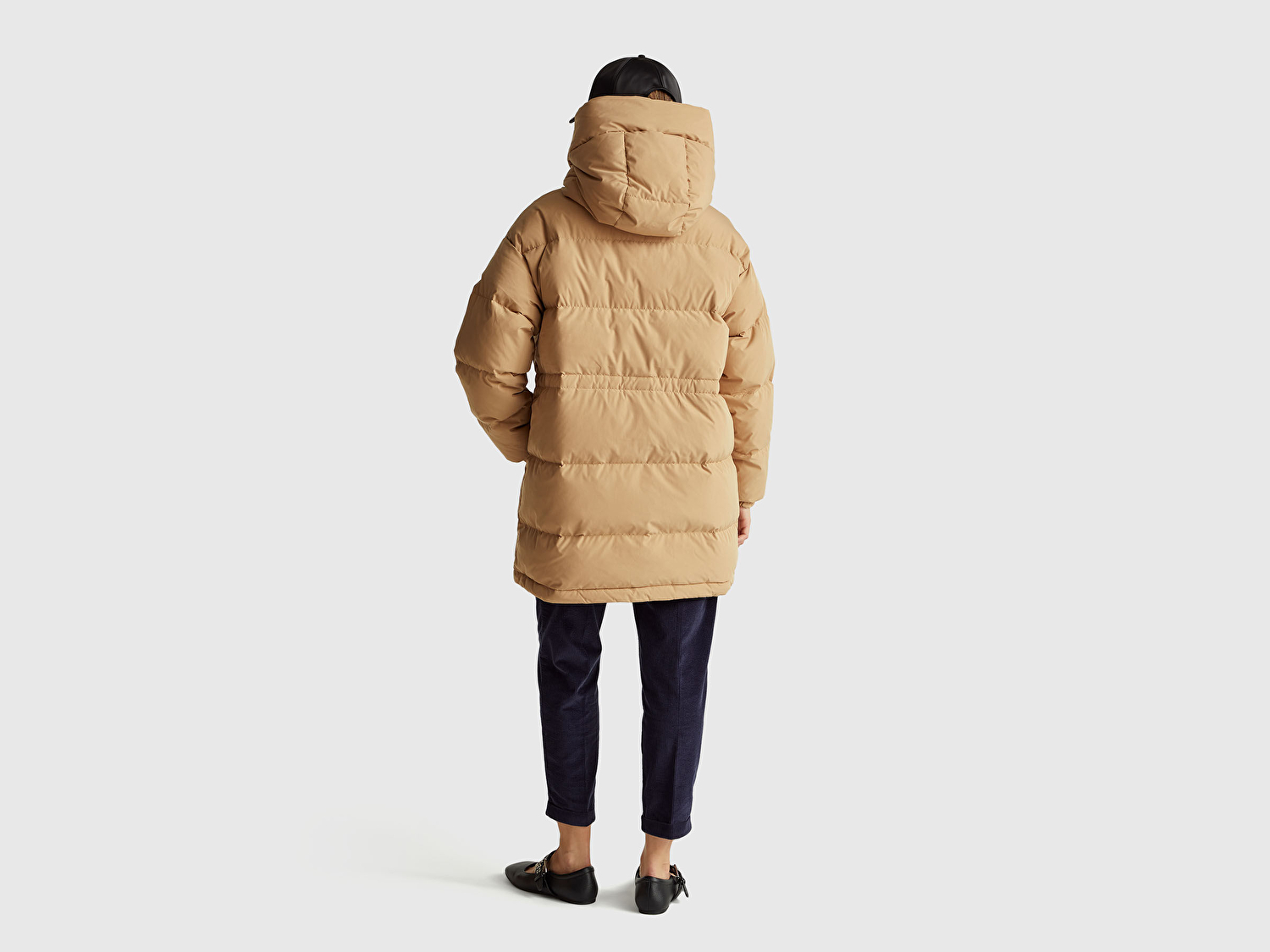 Benetton Kadın Açık Kahverengi Kuş Tüyü Beli Bağcıklı Kapüşonlu Uzun Şişme Mont