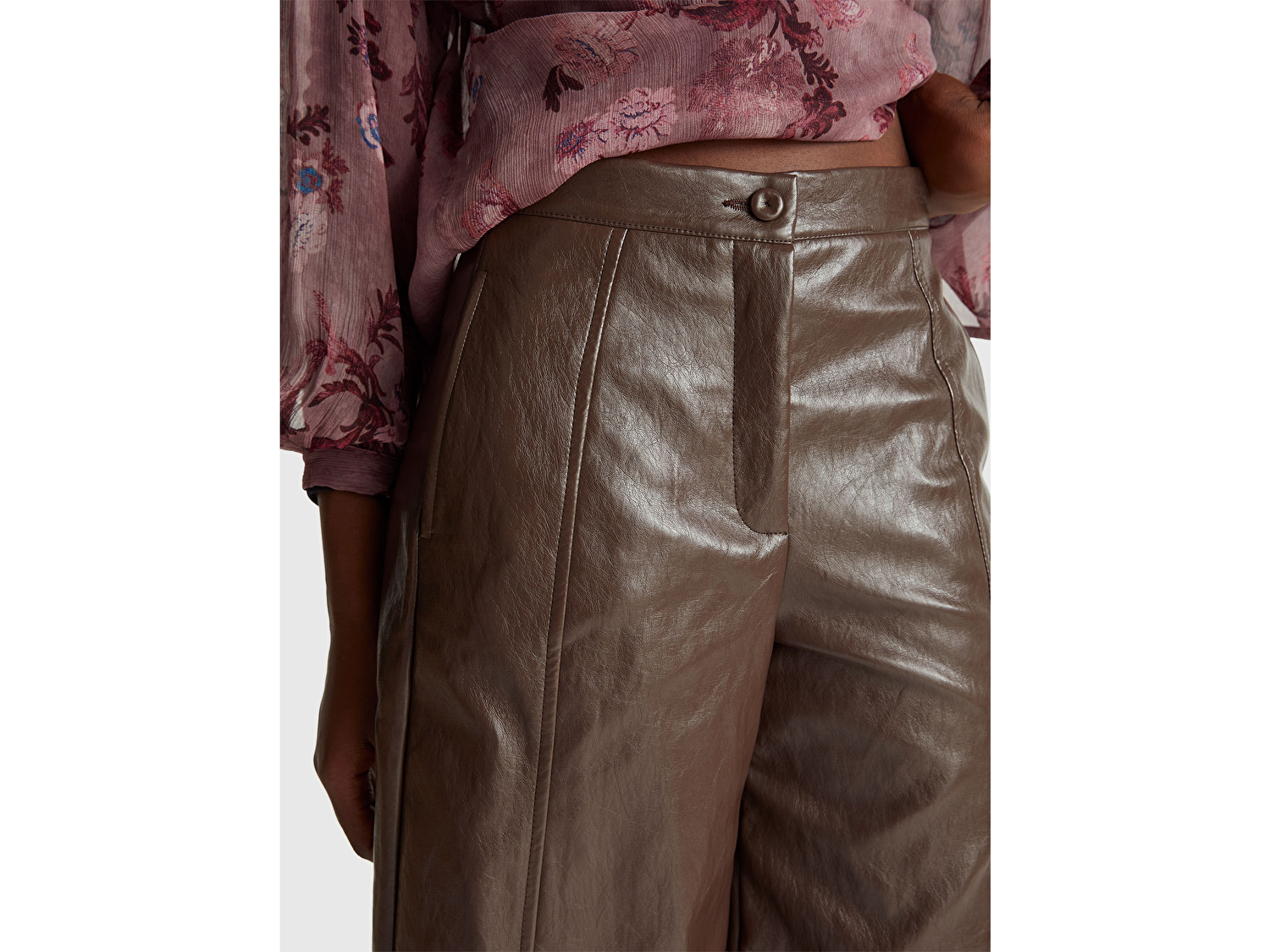 Benetton Kadın Suni Deri Bermuda Şort