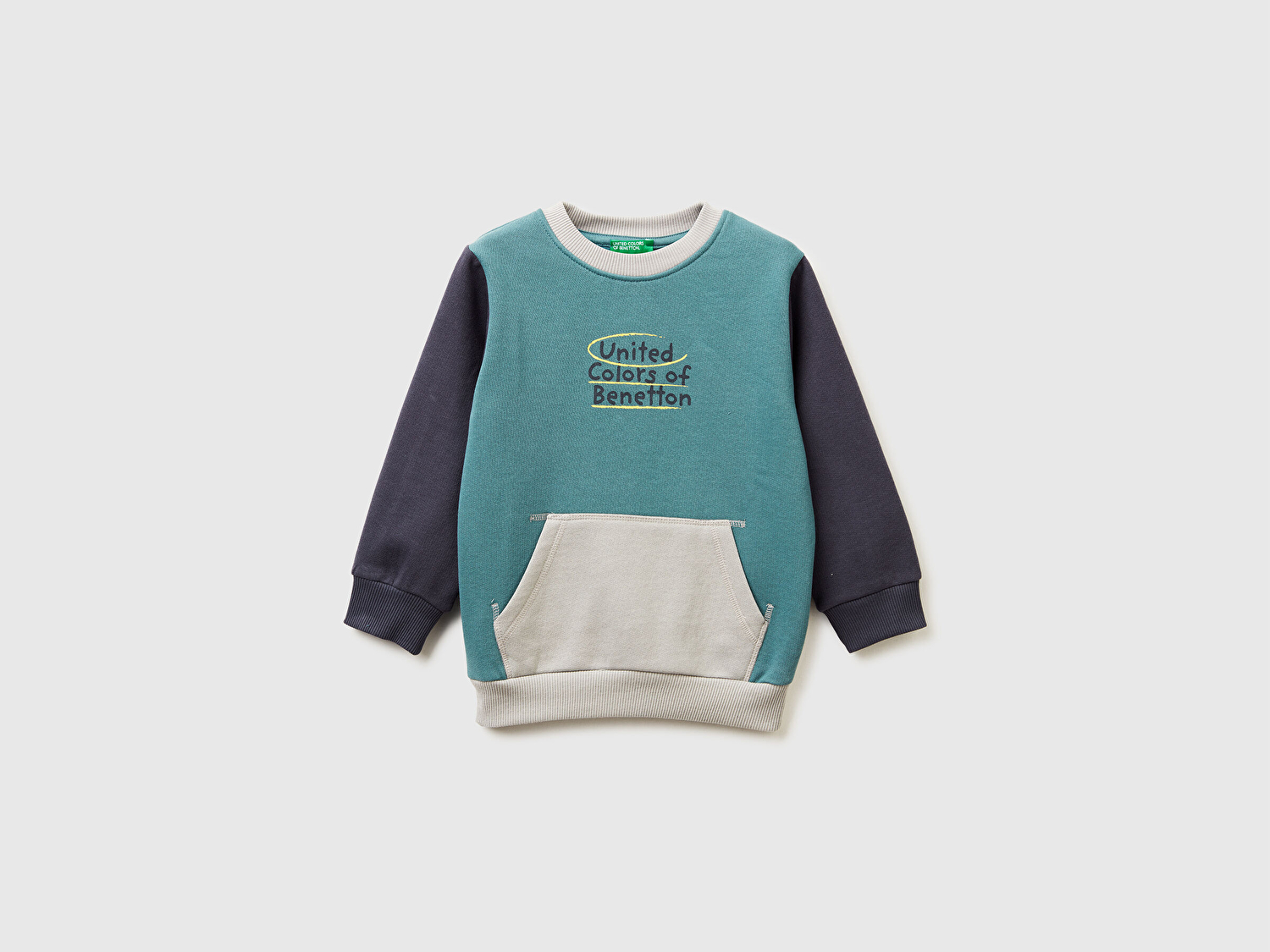 Benetton Erkek Bebek Koyu Yeşil-Gri Önü Logo Baskılı Cepli Bisiklet Yaka Regular Fit Sweatshirt