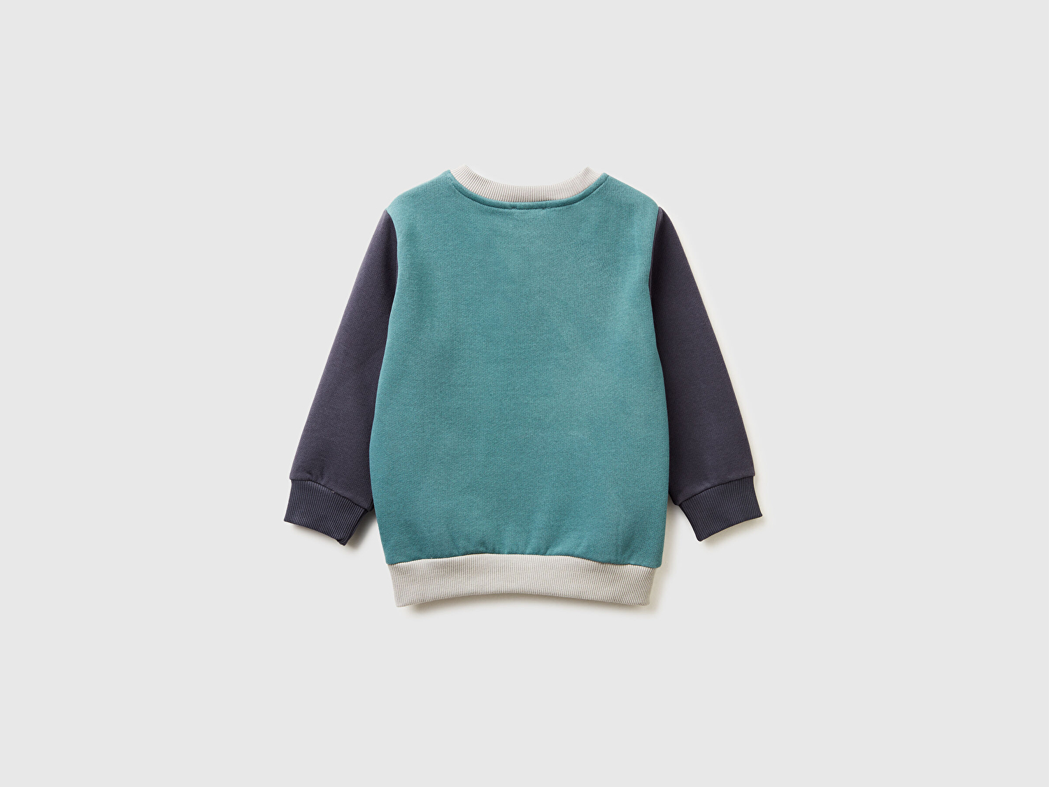 Benetton Erkek Bebek Koyu Yeşil-Gri Önü Logo Baskılı Cepli Bisiklet Yaka Regular Fit Sweatshirt