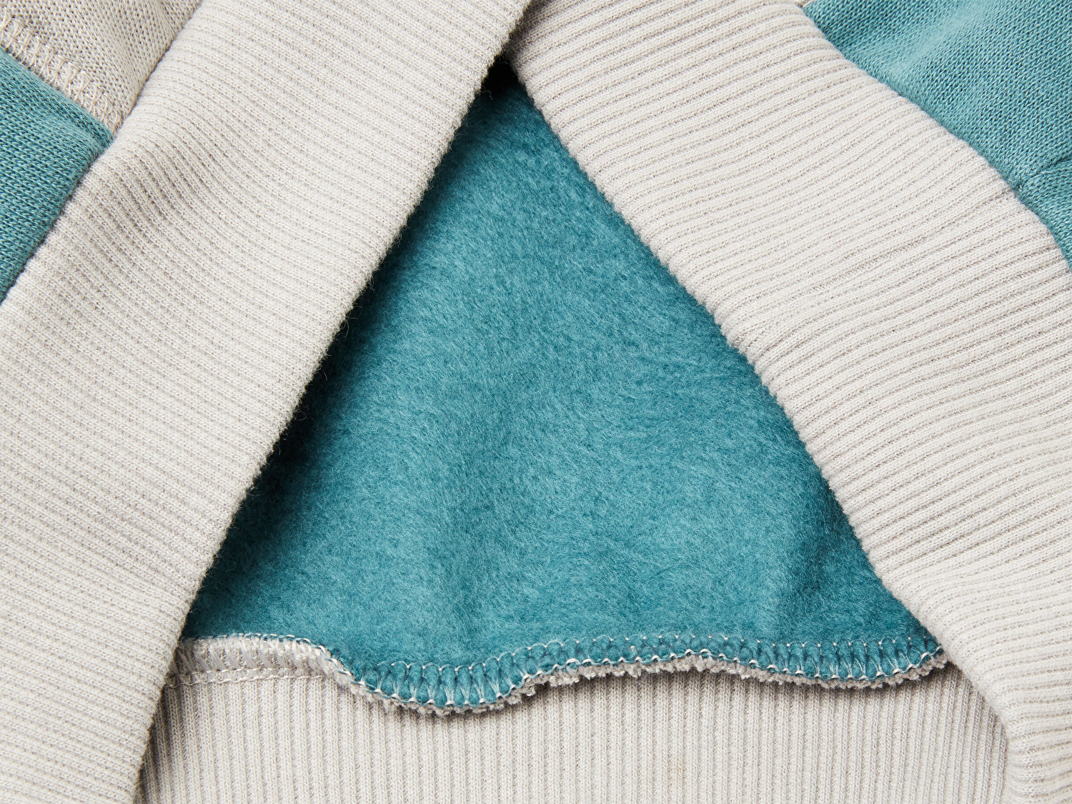 Benetton Erkek Bebek Koyu Yeşil-Gri Önü Logo Baskılı Cepli Bisiklet Yaka Regular Fit Sweatshirt