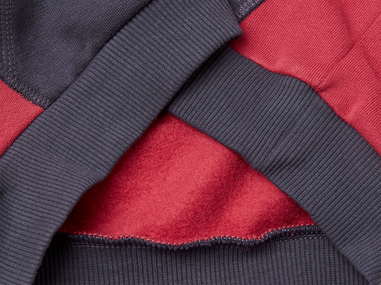 Benetton Erkek Bebek Bordo-Gri Önü Logo Baskılı Cepli Bisiklet Yaka Regular Fit Sweatshirt