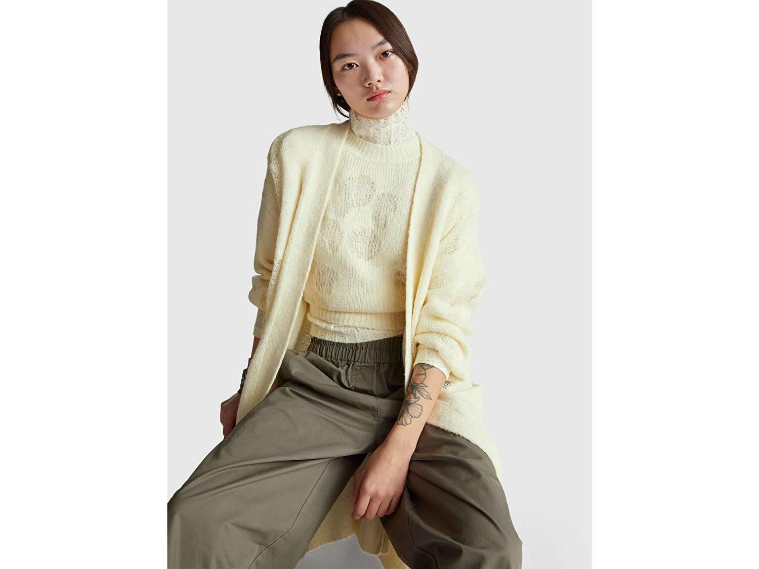 Benetton Kadın Krem Desenli Dik Yaka Bluz