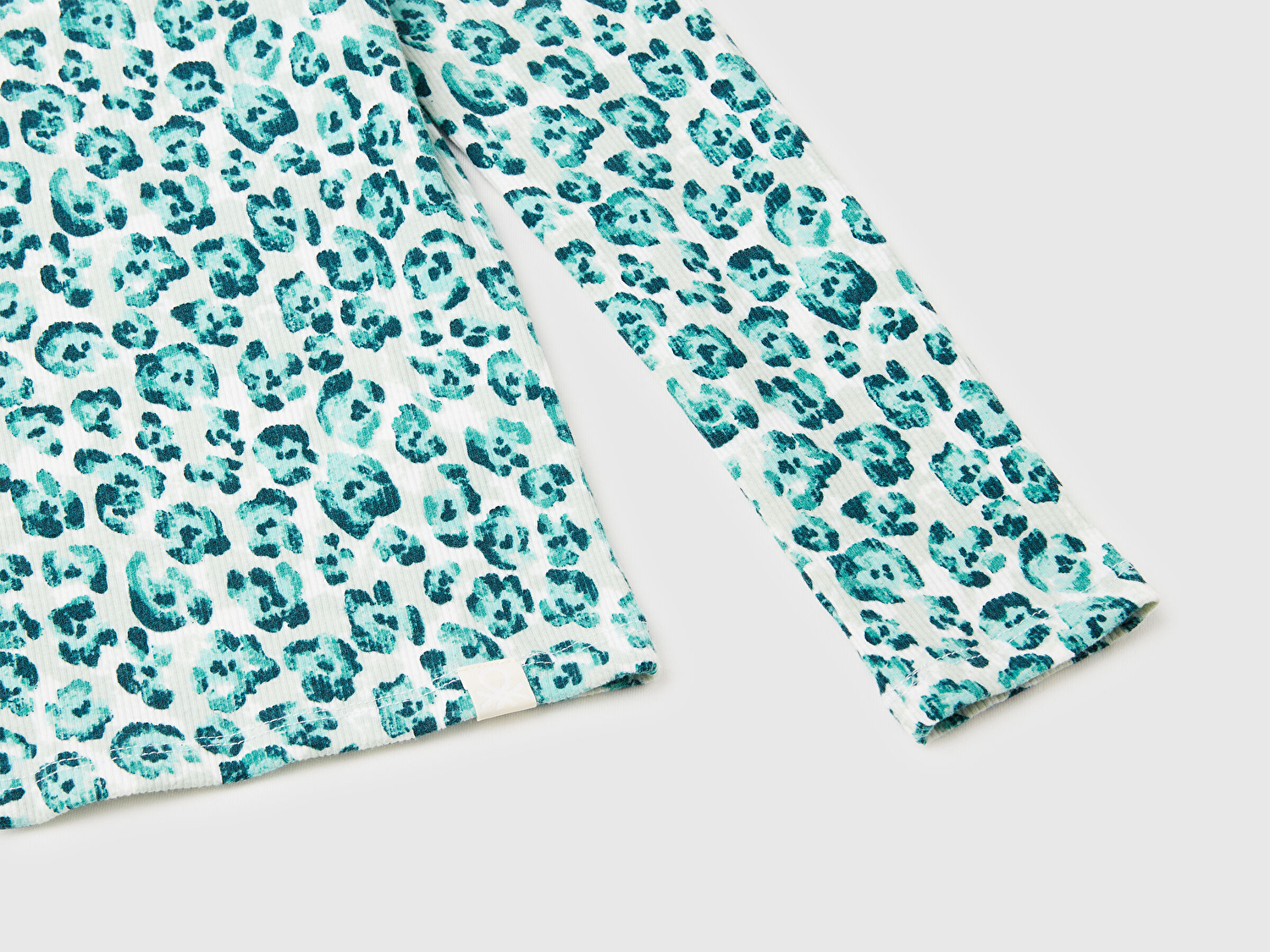 Benetton Kız Çocuk Mint Yeşili Tamamı Baskılı Logo Etiketli Bebe Yaka Uzun Kollu T-Shirt