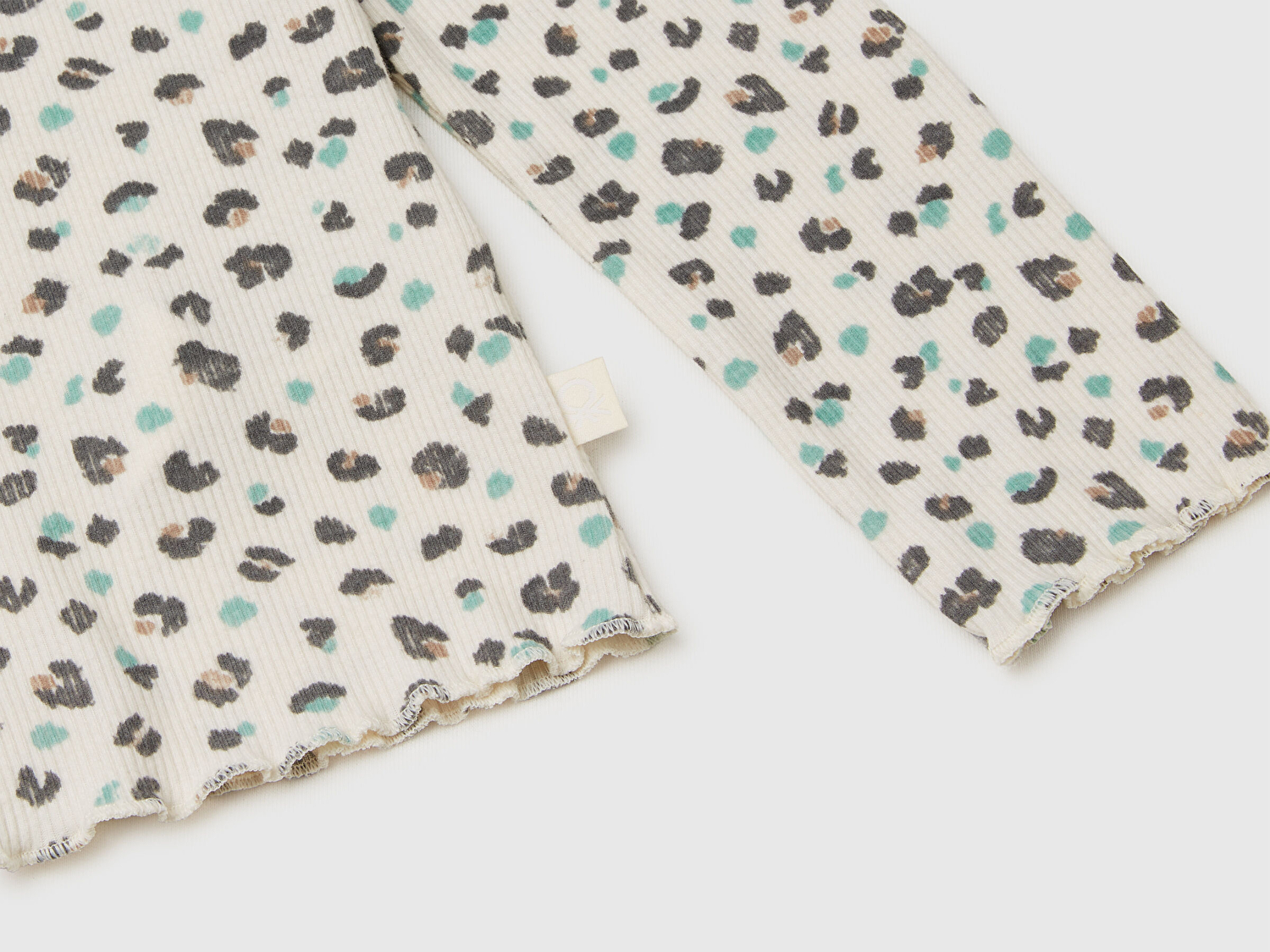 Benetton Kız Bebek Krem Mix Tamamı Desenli Ribana Yarım Yaka Slim Fit Uzun Kollu T-Shirt