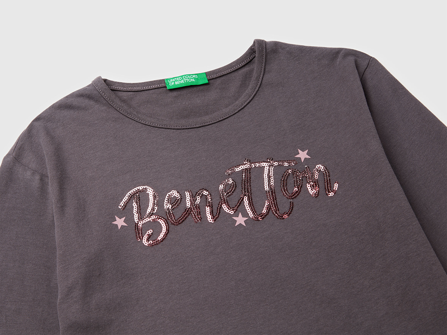 Benetton Kız Çocuk Koyu Kahverengi Grafik Payet İşlemeli Regular Fit Uzun Kollu T-shirt