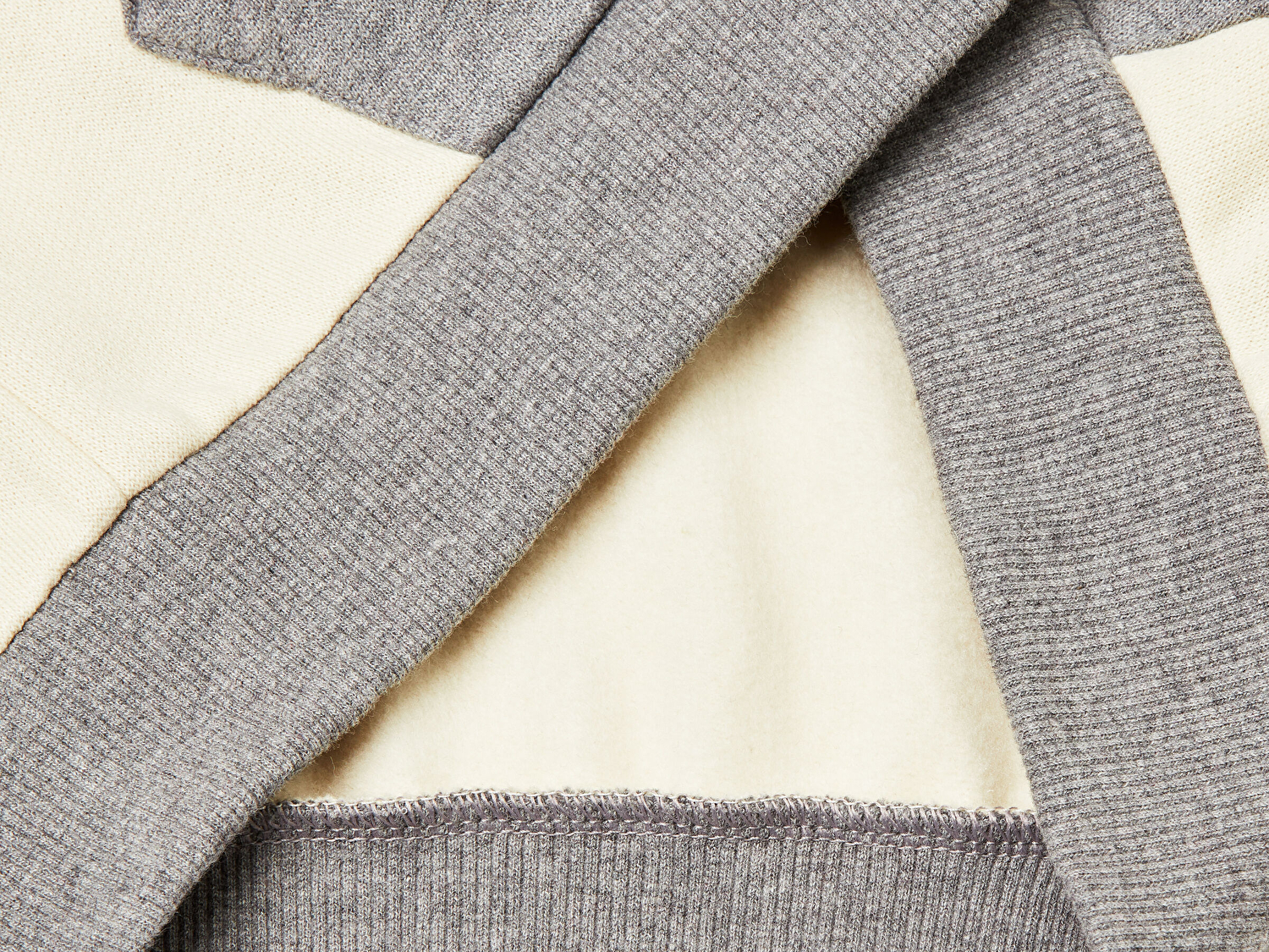 Benetton Erkek Bebek Hardal-Ekru Önü Logo Baskılı Fermuarlı Regular Fit Kapüşonlu Sweatshirt