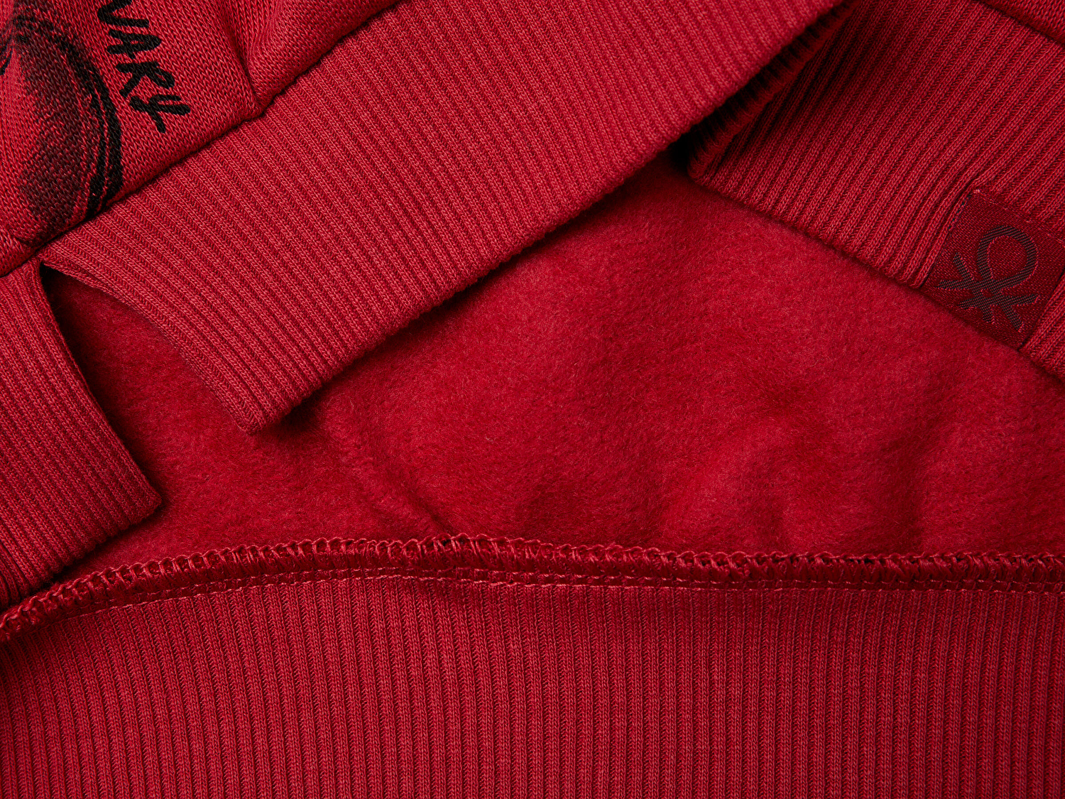 Benetton Kız Çocuk Kırmızı-Gri Tamamı Baskılı Logo Etiketi Detaylı Yırtmaçlı Sweatshirt