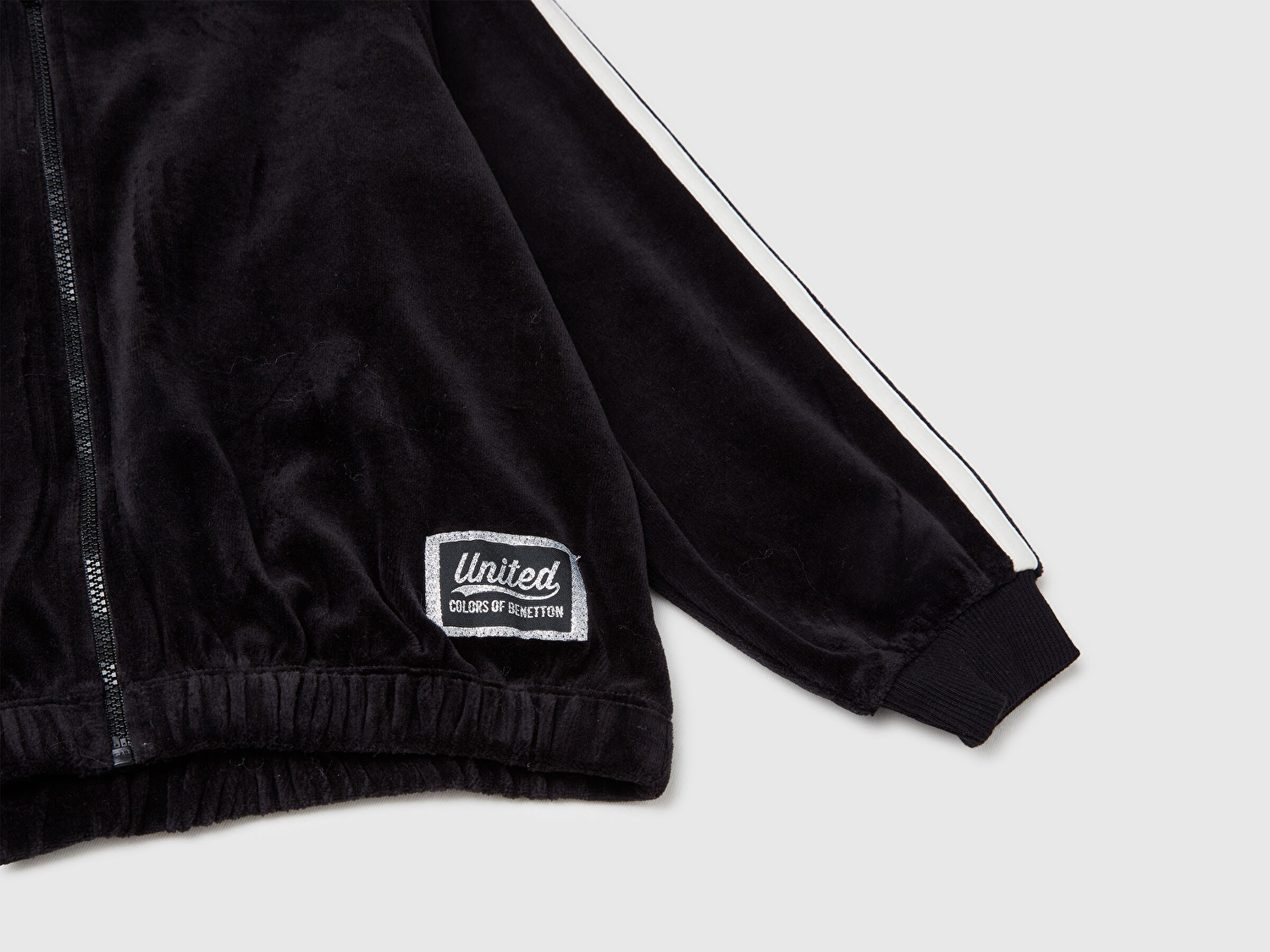 Benetton Kız Çocuk Siyah Logo Etiketli Fermuarlı Reglan Kol Dik Yaka Sweatshirt