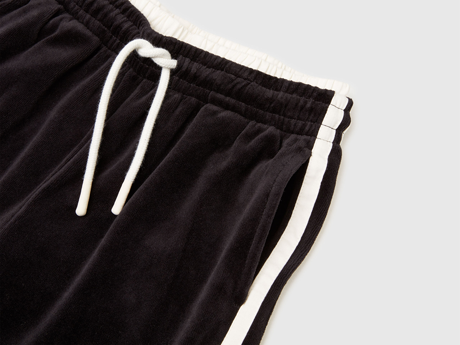 Benetton Kız Çocuk Siyah Kontrast Şeritli Büzgü İpli Bol Paça Eşofman Altı