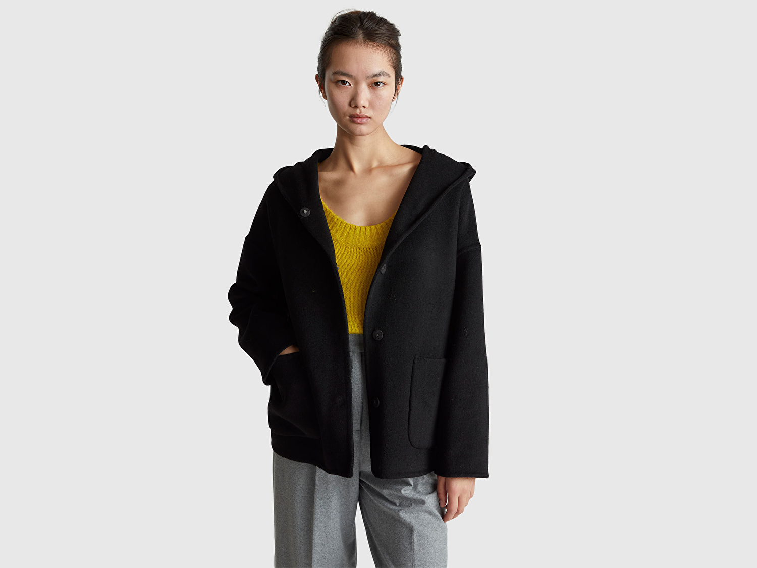 Benetton Kadın Siyah Yün ve Viskoz Karışımlı Çift Taraflı Cepli Kapüşonlu Palto 