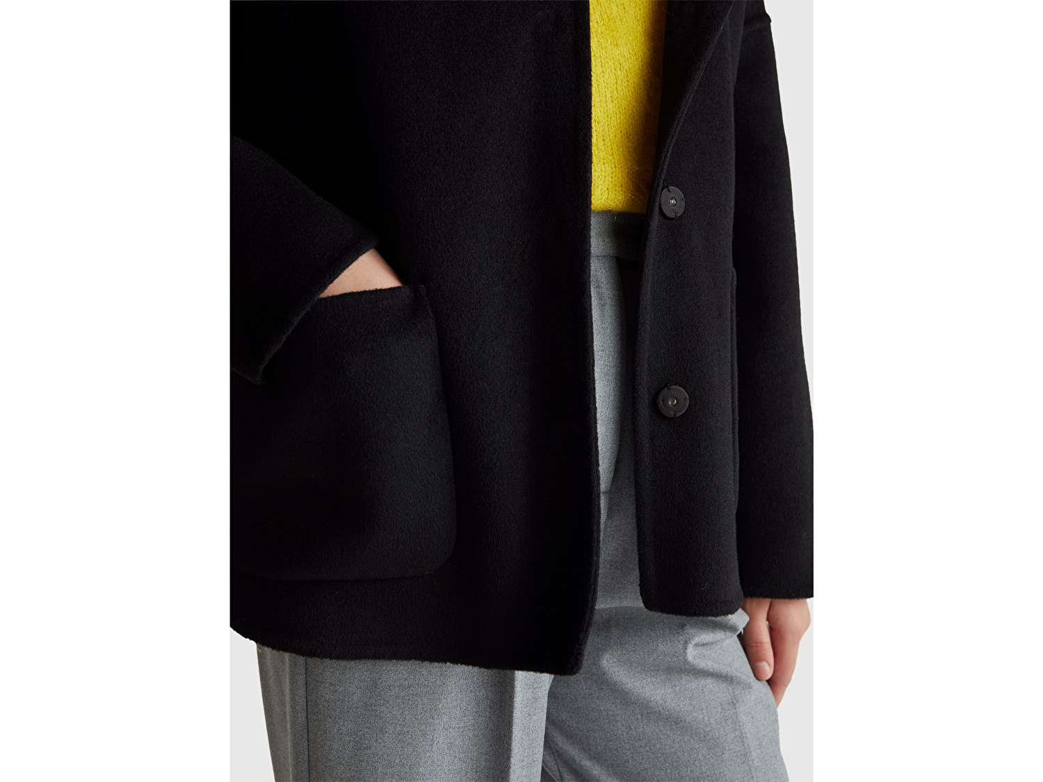 Benetton Kadın Siyah Yün ve Viskoz Karışımlı Çift Taraflı Cepli Kapüşonlu Palto 