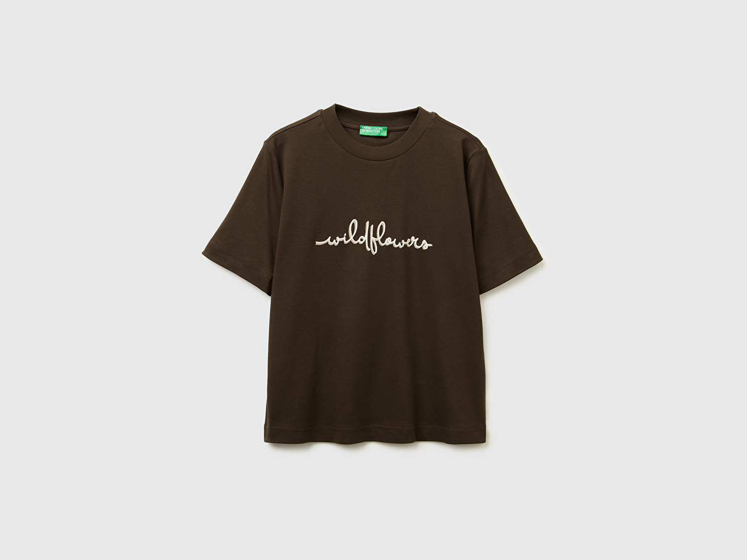 Benetton Kadın Koyu Kahverengi %100 Pamuk Önü Çiçek İşlemeli Bisiklet Yaka T-Shirt