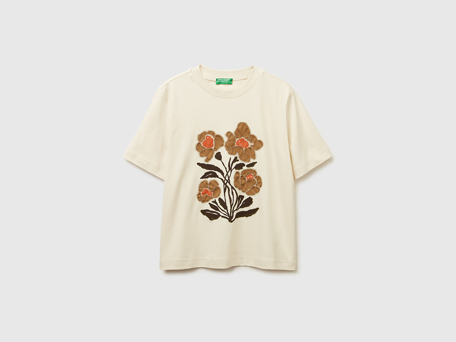 Benetton Kadın Krem Desenli %100 Pamuk Önü Çiçek İşlemeli Bisiklet Yaka T-Shirt