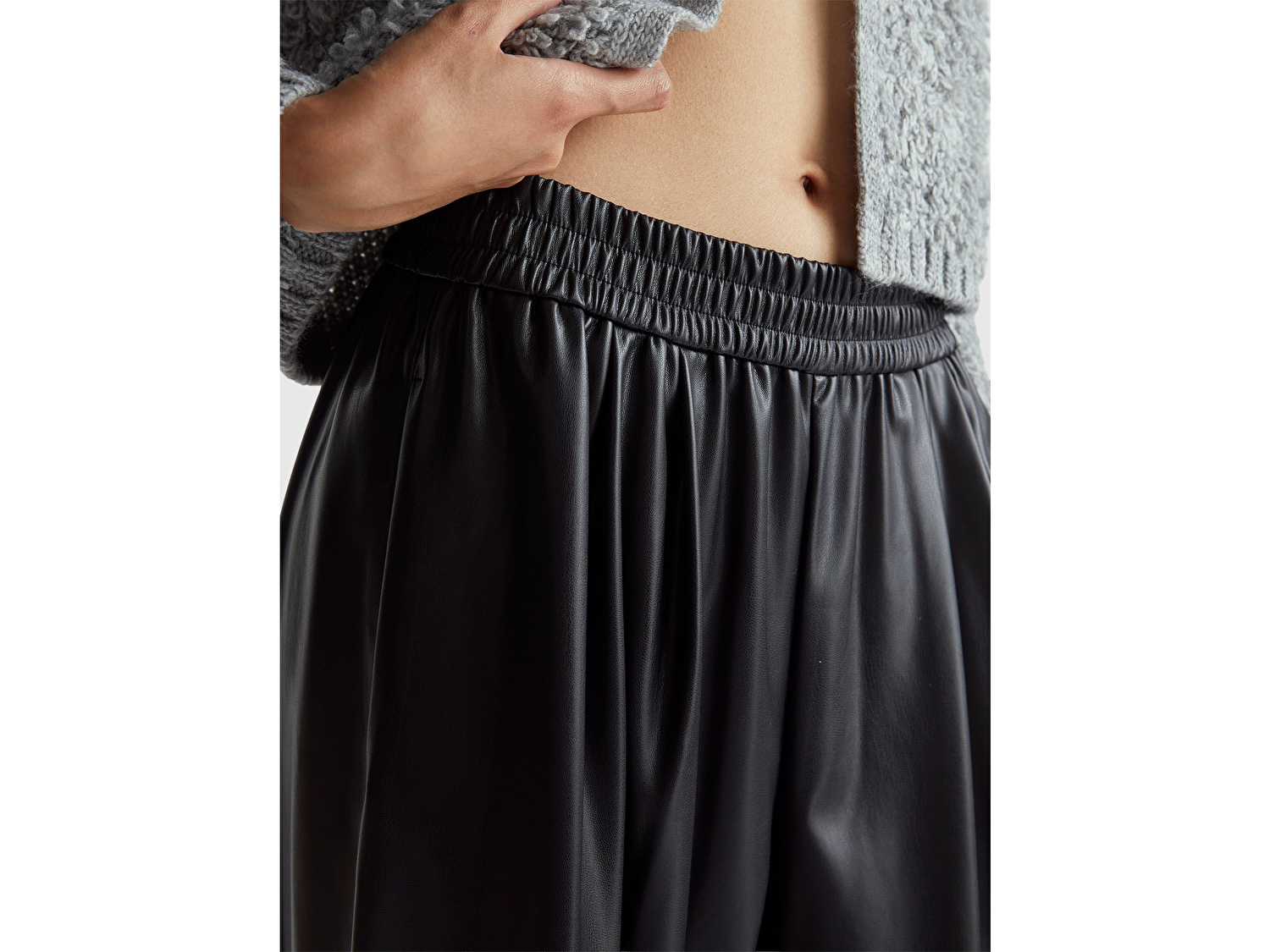 Benetton Kadın Siyah Beli Lastikli Büzgülü Geniş Paça Pantolon