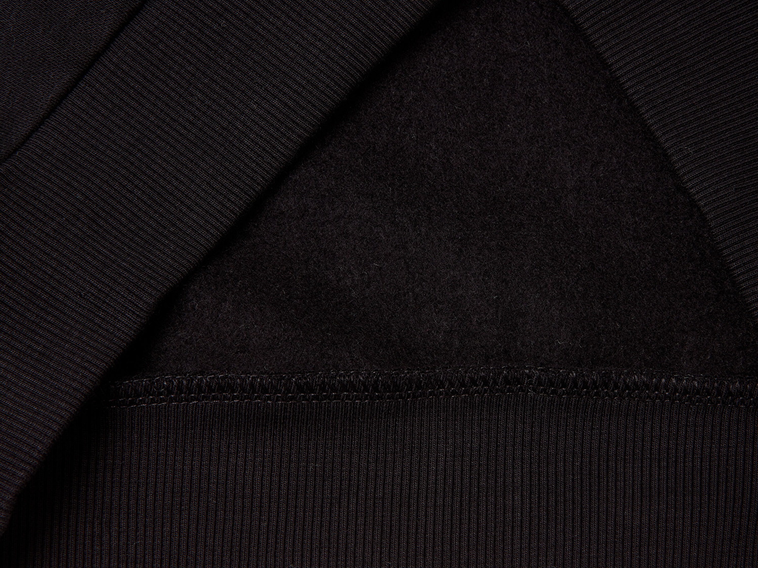 Benetton Kız Çocuk Siyah Önü Payetli Logolu Cepli Kapüşonlu Şardonlu Sweatshirt