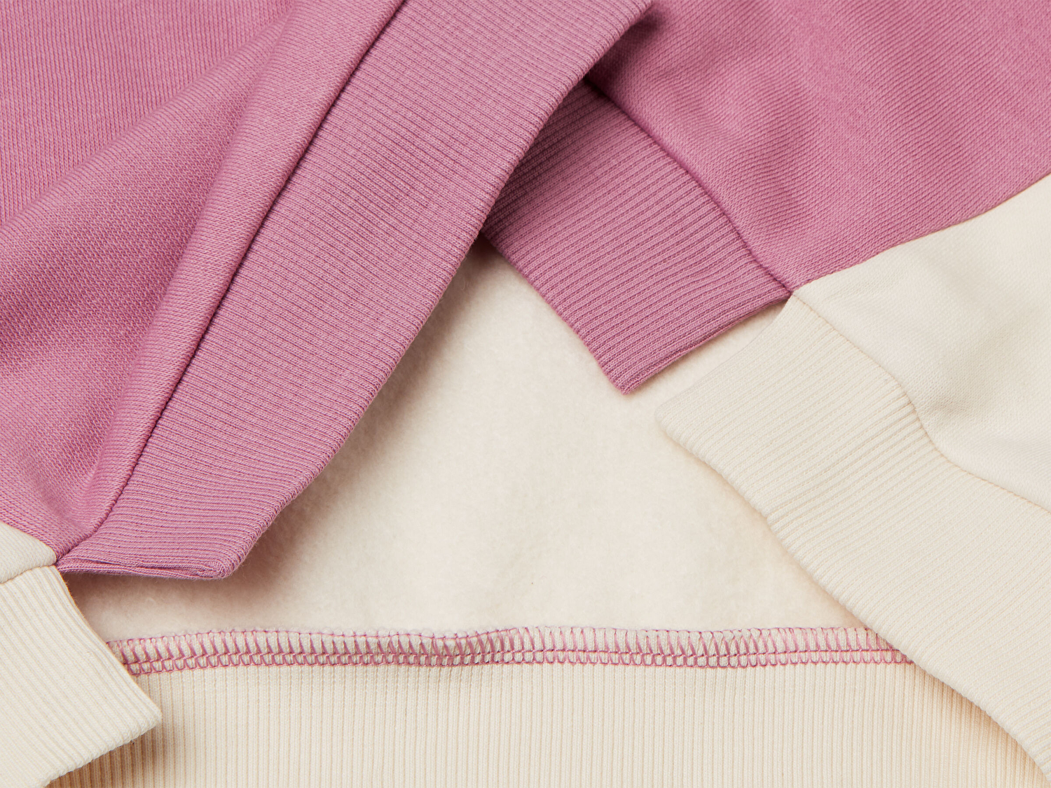 Benetton Kız Bebek Krem-Pembe Renk Bloklu Simli Logo Baskılı Yırtmaçlı Sweatshirt 