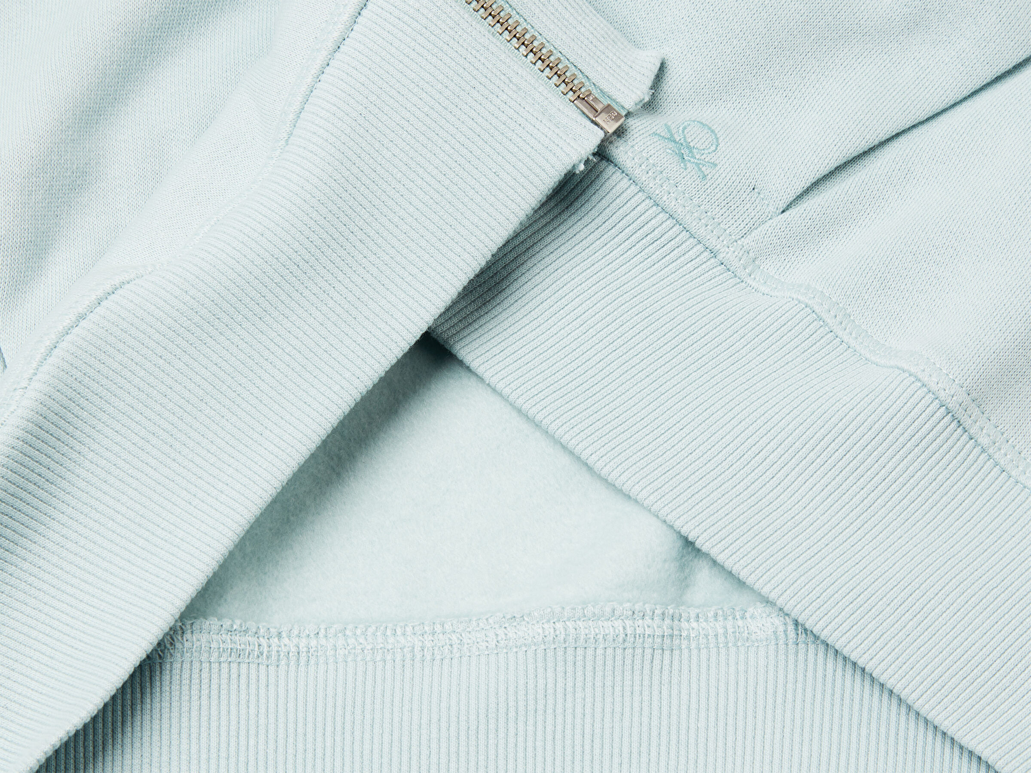 Benetton Kız Çocuk Su Yeşili Kristal Aplikeli Logo Detaylı Fermuarlı Kapüşonlu Şardonlu Sweatshirt