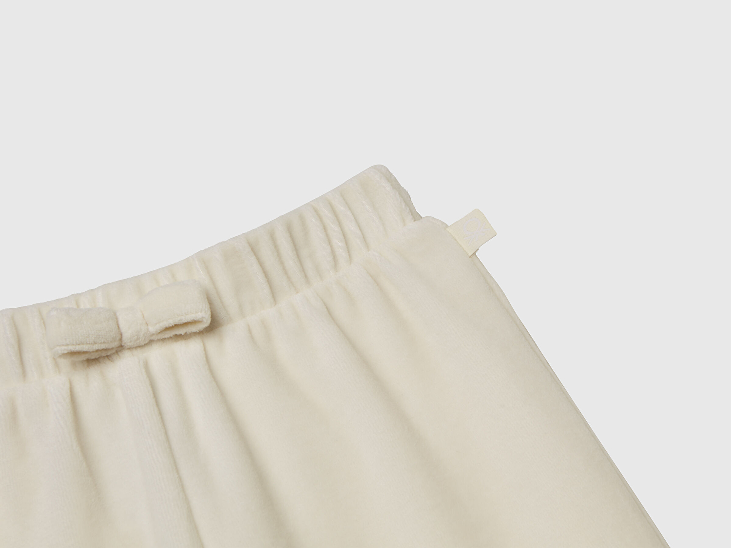 Benetton Kız Bebek Ekru Logo Etiketli Beli Fiyonk Detaylı Paçası Lastikli Eşofman Altı