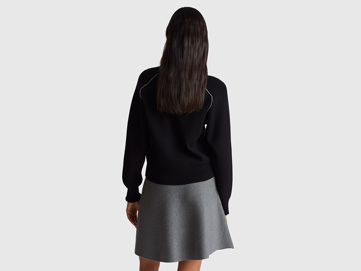 Benetton Kadın Siyah Viskoz Karışımlı Ribana Detaylı V Yaka Kazak