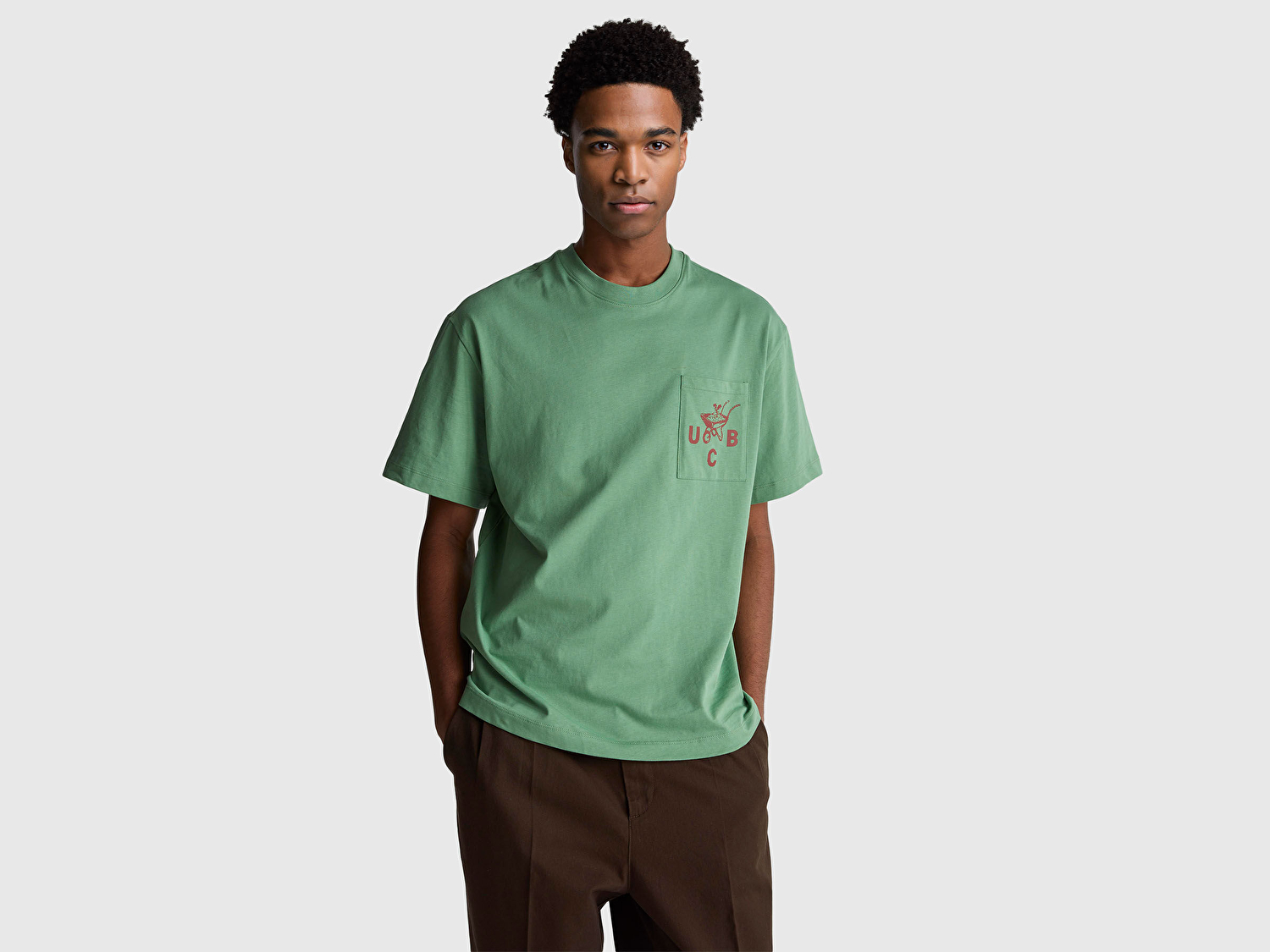 Benetton Erkek Haki Yeşilli %100 Pamuk Önü İşleme Detaylı Oversize Bisiklet Yaka T-Shirt