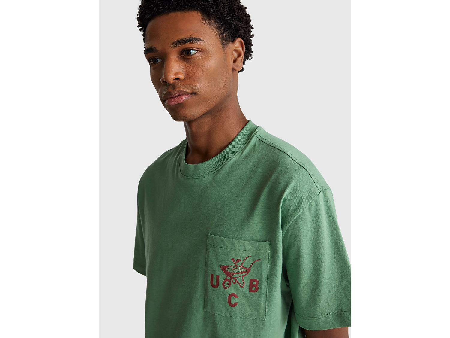 Benetton Erkek Haki Yeşilli %100 Pamuk Önü İşleme Detaylı Oversize Bisiklet Yaka T-Shirt