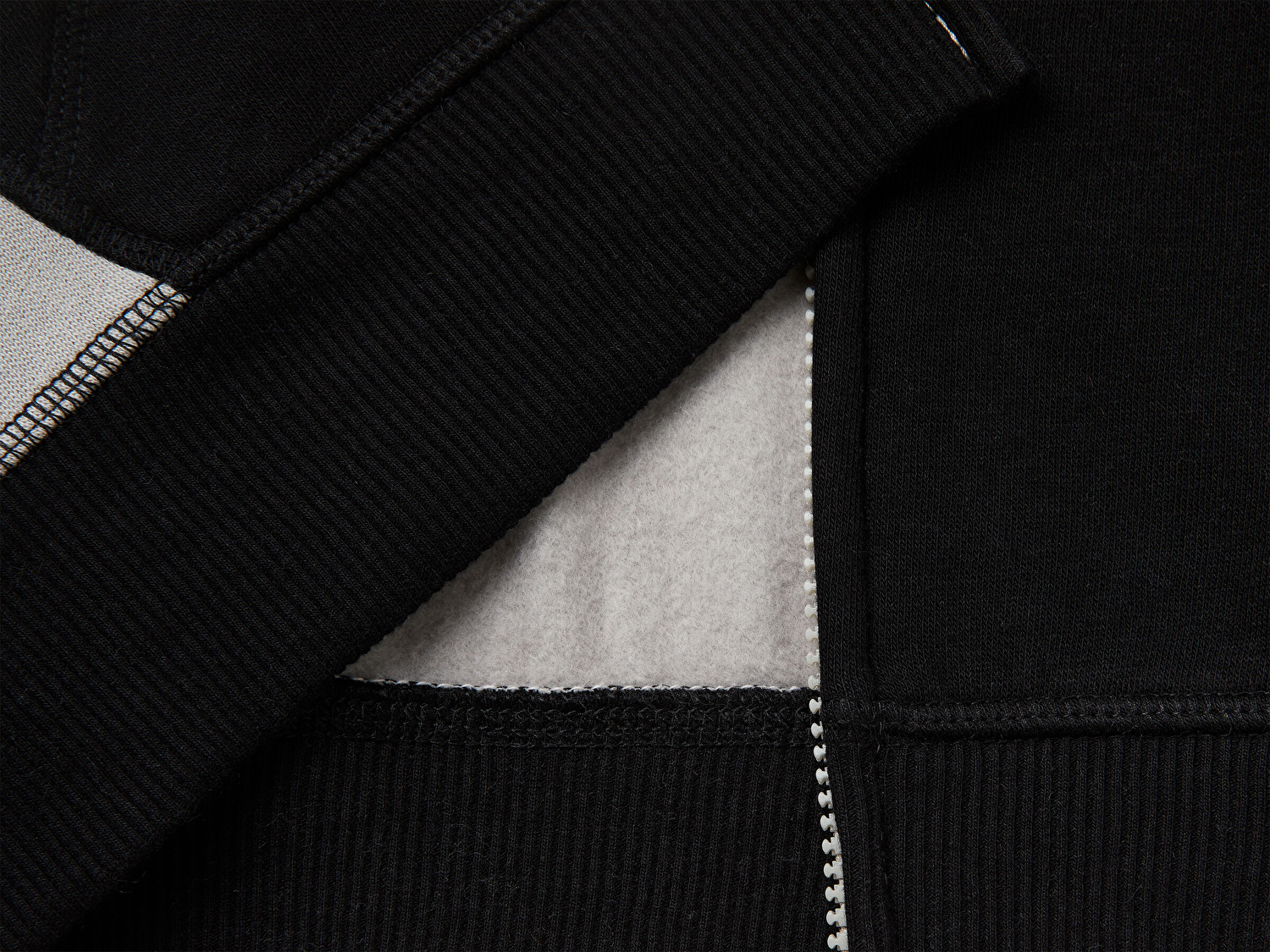 Benetton Erkek Çocuk Gri-Krem Önü Logo Baskılı Cepli Fermuarlı Sweatshirt