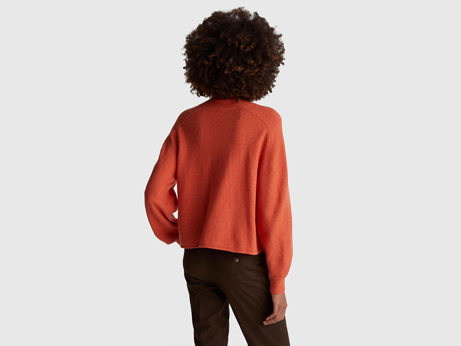 Benetton Kadın Turuncu Akrilik ve Yün Karışımlı Düşük Omuzlu Balıkçı Yaka Kazak