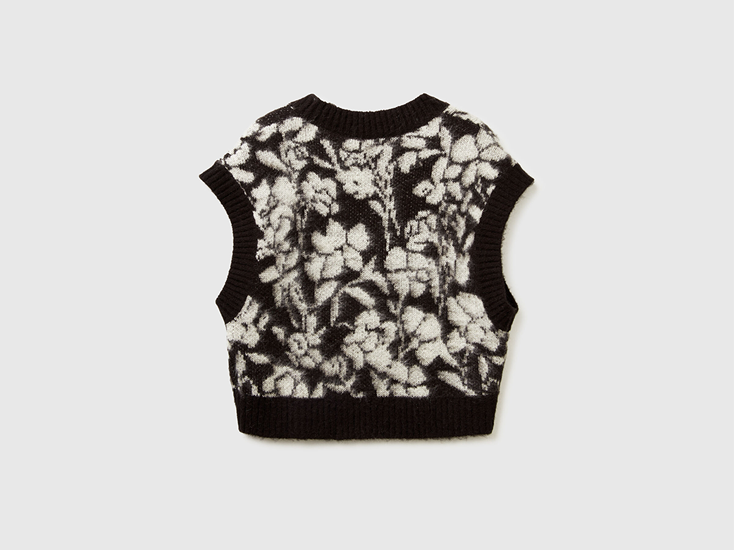 Benetton Kadın Siyah Akrilik Karışımlı Desenli Ribana Detaylı V Yaka Kolsuz Kazak