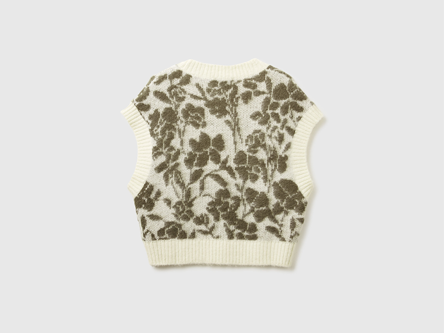 Benetton Kadın Krem Akrilik Karışımlı Desenli Ribana Detaylı V Yaka Kolsuz Kazak