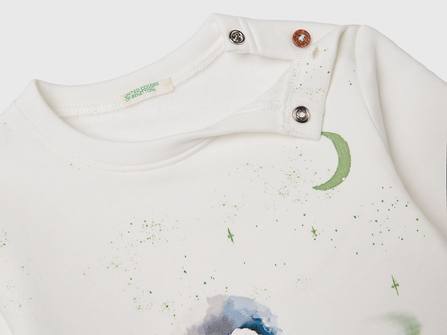 Benetton Bebek Ekru Önü Baskılı Omzu Düğmeli Bisiklet Yaka Sweatshirt