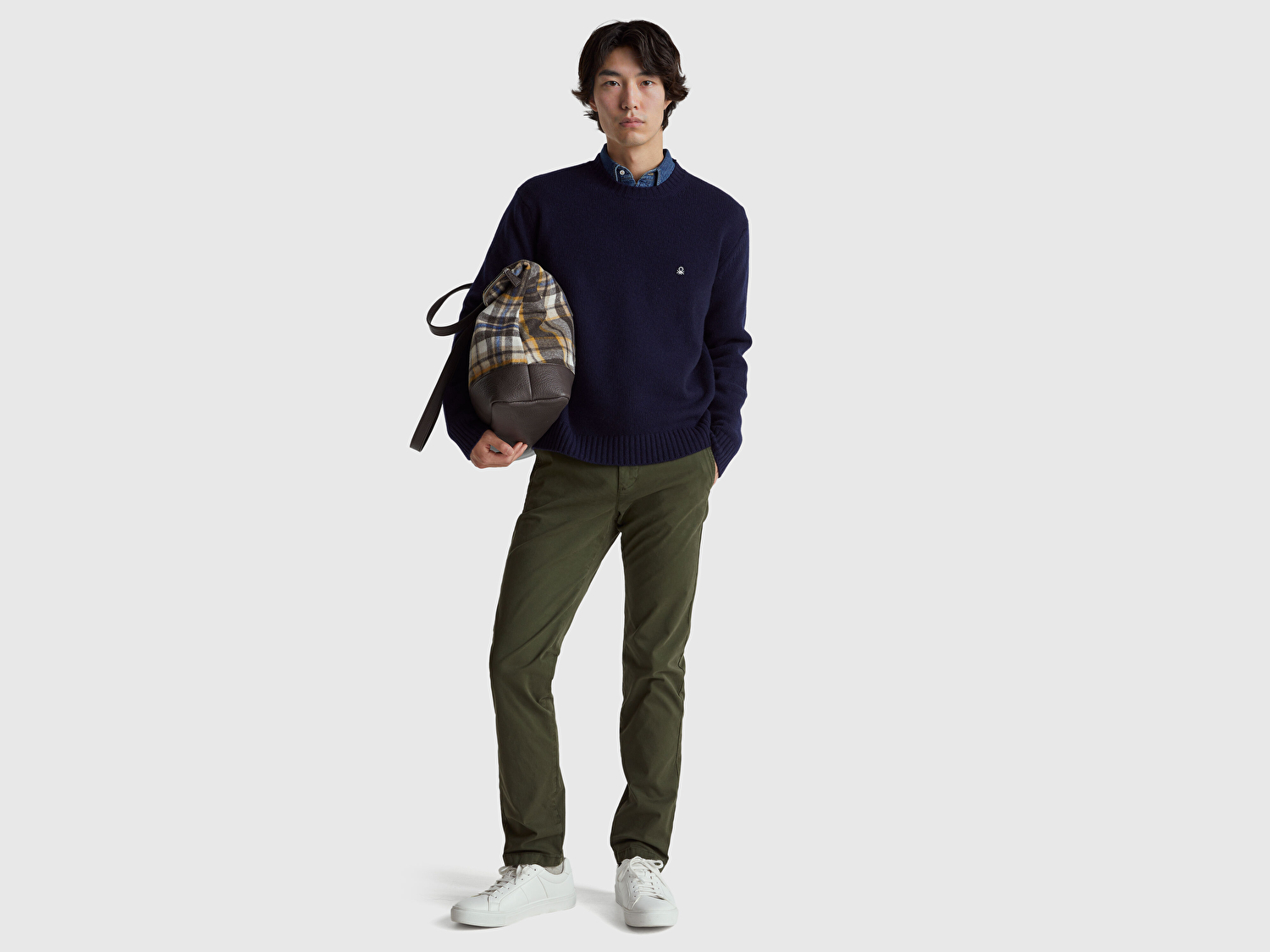 Benetton Erkek Lacivert Yün Karışımlı Önü Logo İşlemeli Bisiklet Yaka Kazak