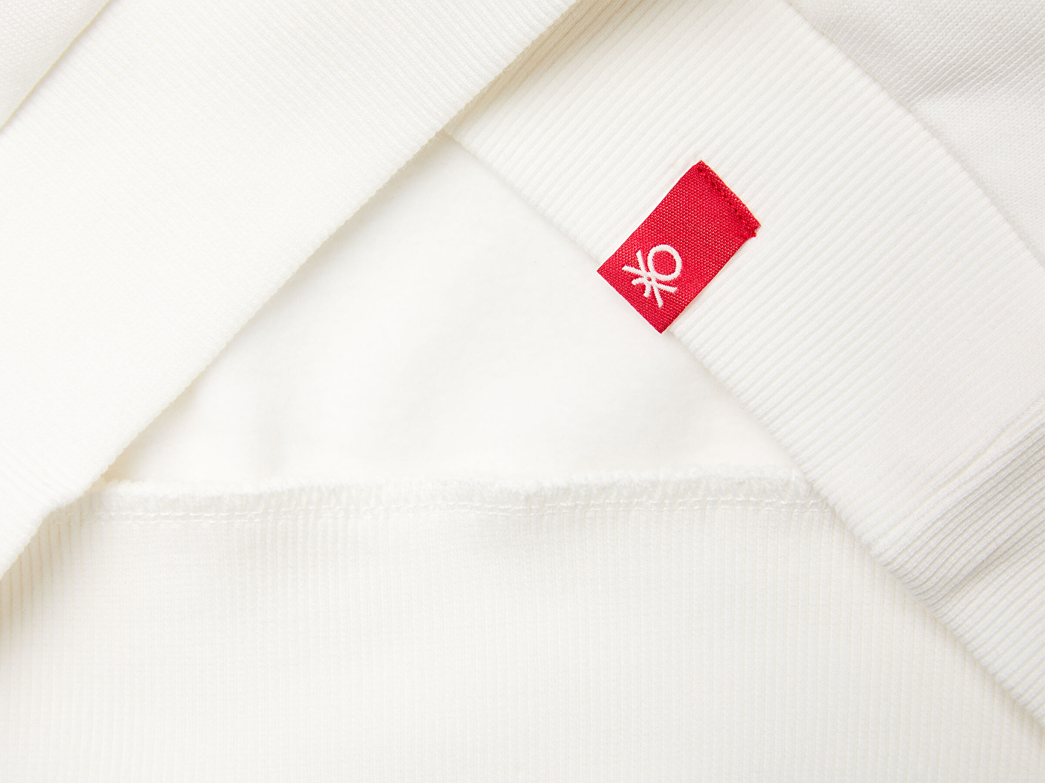 Benetton Erkek Çocuk Ekru Peanuts XMAS Baskılı Logo Etiketli Kabartmalı Ribanalı Sweatshirt