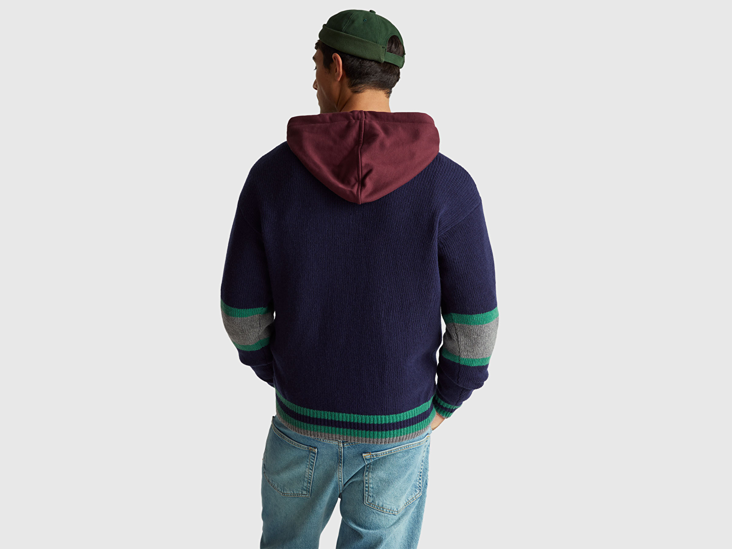 Benetton Erkek Lacivert  Yün Karışımlı V Yaka Stranger Things Kazak